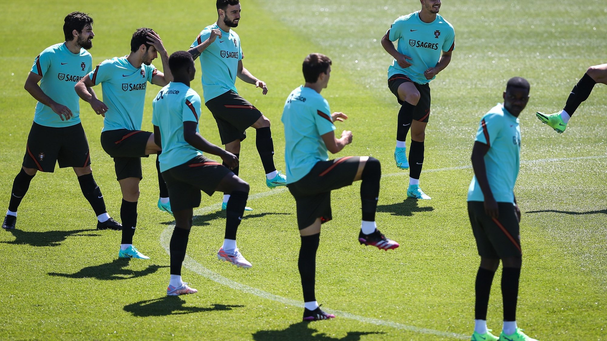 Portugal players (L-R) Ruben Neves, Gonçalo Guedes, Bruno Fernandes and André Silva, warming up during the stage of the Portuguese National Team preparation for the Euro 2020, in Oeiras, outskirts of Lisbon, Portugal, 05 June 2021.  RODRIGO ANTUNES/LUSA