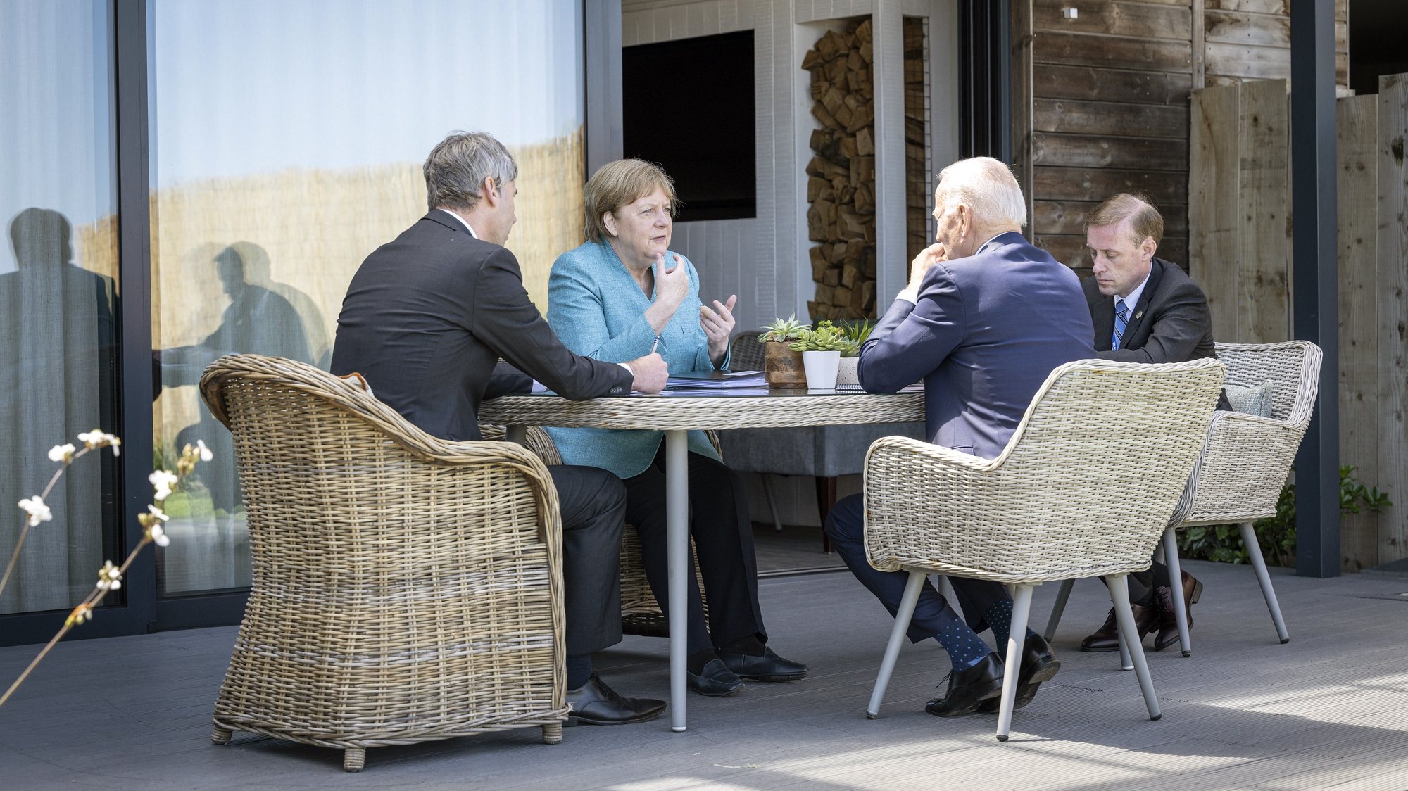 epa09264328 A handout photo made available by the German Government Press Office (BPA) shows German Chancellor Angela Merkel (2-L) and US President Joe Biden (2-R) at the beginning of their meeting on the sidelines of the G7 summit, in St. Ives, Cornwall, Britain, 12 June 2021. In picture attending the meeting are foreign policy advisor to Chancellor Merkel, Jan Hecker (L) and US National Security Advisor Jake Sullivan (R).  EPA/GUIDO BERGMANN/BPA HANDOUT  HANDOUT EDITORIAL USE ONLY/NO SALES