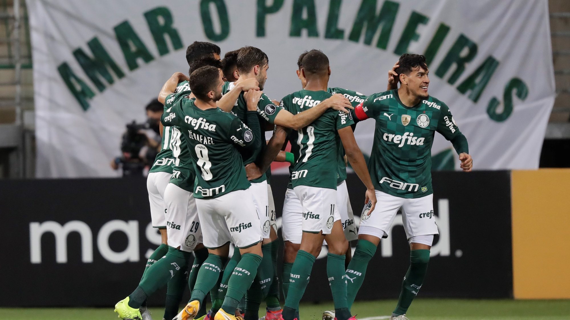 epa09232228 Gustavo Raul Gomez (R) of Palmeiras celebrates a goal with his teammates against Universitario during a Copa Libertadores soccer match between Palmeiras and Universitario at the Allianz Parque stadium in Sao Paulo, Brazil, 27 May 2021.  EPA/Andre Penner POOL