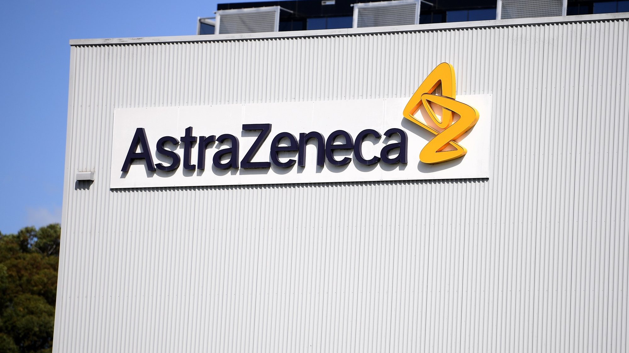 epa08968561 (FILE) - A view of the logo at biopharmaceutical company AstraZeneca headquarters in Sydney, Australia, 19 August 2020 (reissued 27 January 2021). AstraZeneca has rejected EU&#039;s criticism of its vaccine rollout process, after the company had announced delays in delivering the agreed doses to the bloc.  EPA/DAN HIMBRECHTS AUSTRALIA AND NEW ZEALAND OUT *** Local Caption *** 56556600