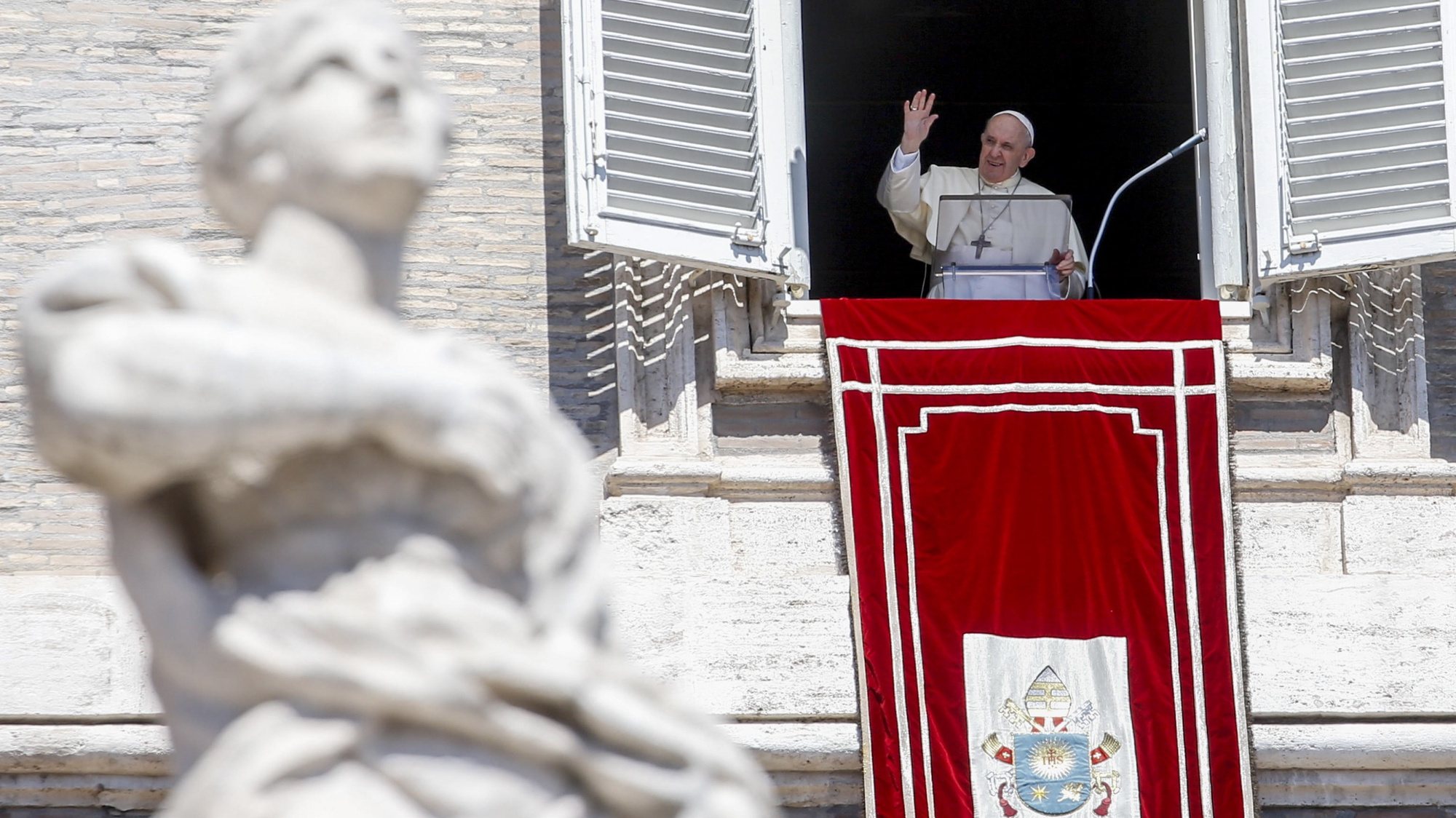 epa09435025 Pope Francis recites the Angelus prayer from the window of his study overlooking Saint Peter&#039;s Square, Vatican City, 29 August 2021.  EPA/FABIO FRUSTACI