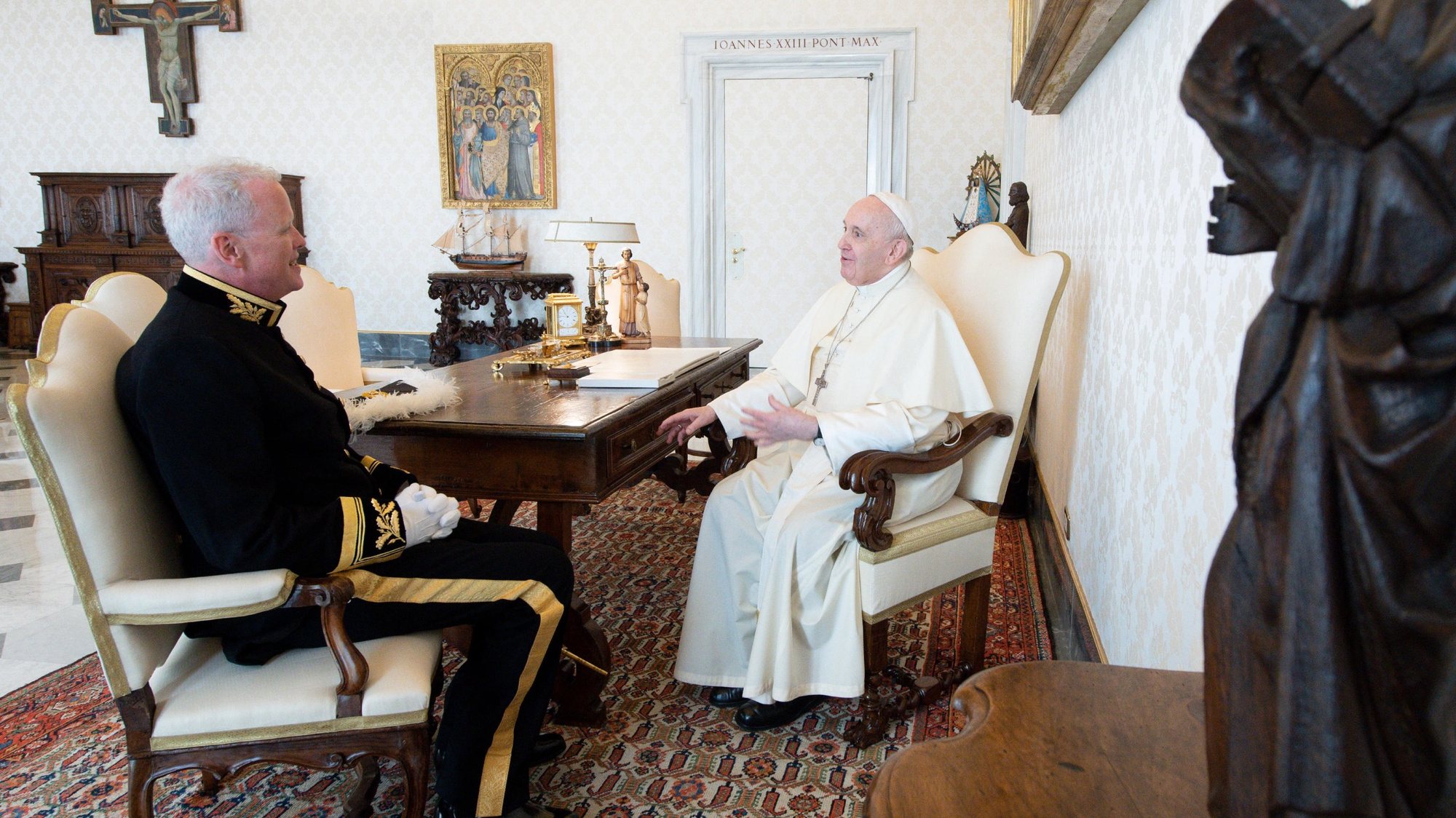 epa09446952 A handout picture provided by the Vatican Media shows Ambassador of Great Britain to the Holy See, Christopher John Trott (L) meeting Pope Francis (R) during the presention of his credentials, in Vatican City, 04 September 2021.  EPA/VATICAN MEDIA HANDOUT  HANDOUT EDITORIAL USE ONLY/NO SALES