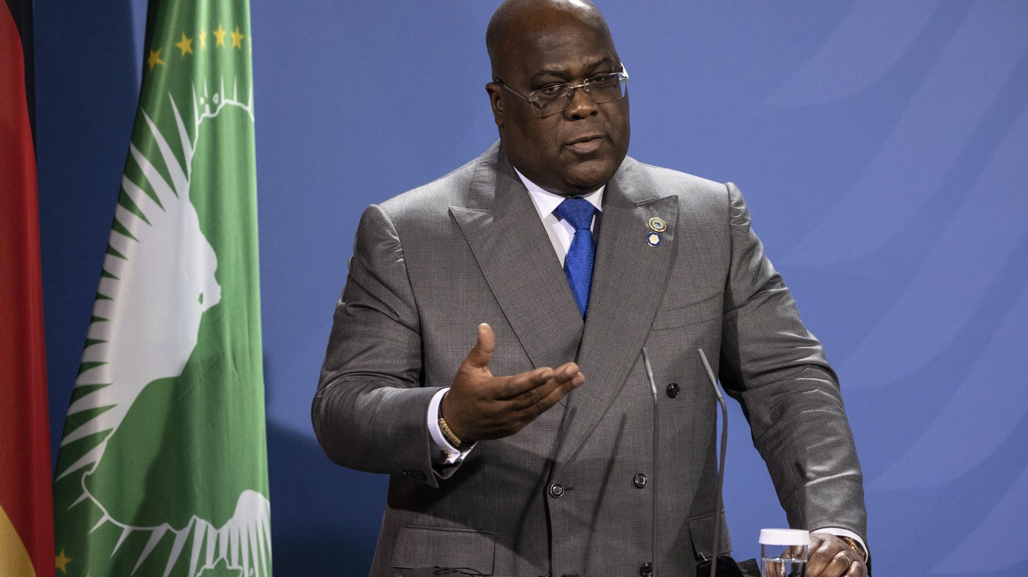 epa09432772 President of the Democratic Republic of the Congo Felix Tshisekedi attends a press conference after the G20 Compact with Africa conference at the Chancellery in Berlin, Germany, 27 August 2021.  EPA/MAJA HITIJ / POOL