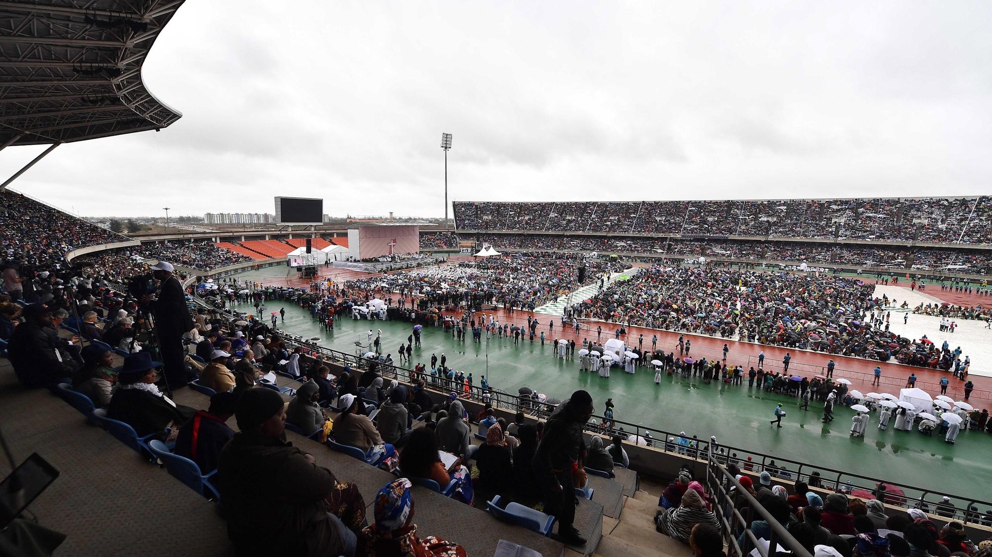 epa07822908 Pope Francis leads a Holy mass at Zimpeto Stadium, Maputo, Mozambique, 06 September 2019. Pope Francis will visit Mozambique, Madagascar, Mauritius on his three-nation trip to Africa, from 04 to 10 September 2019.  EPA/LUCA ZENNARO