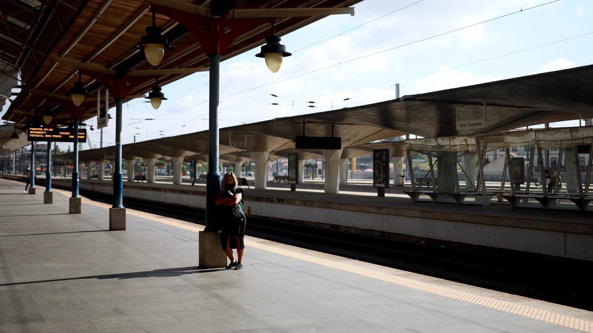 A CP realizou 184 das 256 ligações ferroviárias que tinha programadas até às 08:00, devido à greve dos trabalhadores da empresa Infraestruturas de Portugal (IP) e suas filiadas, tendo sido suprimidos 72 comboios, segundo fonte oficial da empresa, estação de Campanha no Porto, 28 de junho de 2021. ESTELA SILVA/LUSA