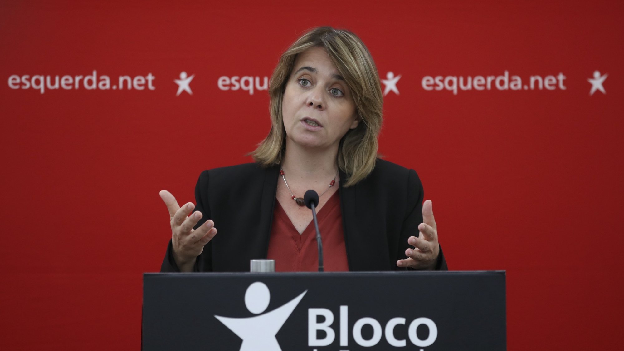 Catarina Martins, coordenadora do Bloco de Esquerda (BE), fala aos jornalistas em conferência de imprensa na sede daquele partido, 27 setembro 2021, em Lisboa.    MANUEL DE ALMEIDA / LUSA