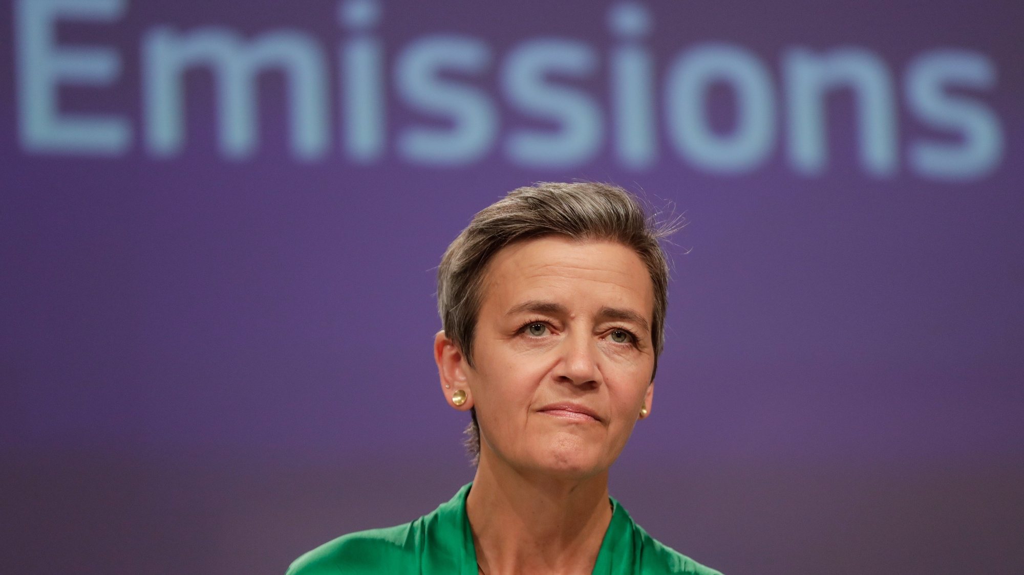 epa09330907 European Commission&#039;s executive vice president Margrethe Vestager gives a press conference on an antitrust case, Car Emissions Cartel, at the European Commission, in Brussels, Belgium, 08 July 2021.  EPA/STEPHANIE LECOCQ