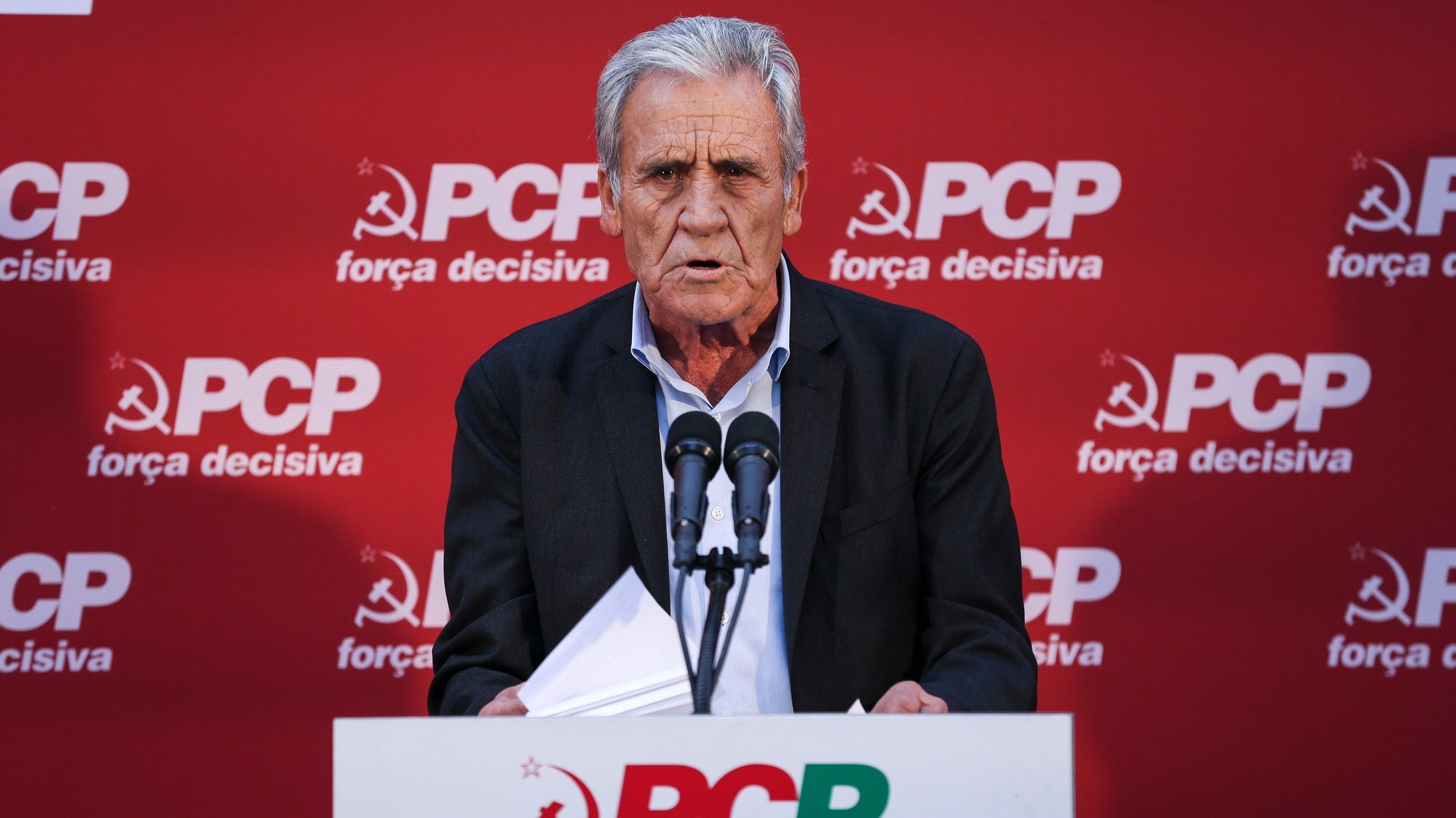 O secretário-geral do Partido Comunista Português (PCP), Jerónimo de Sousa, discursa durante o Comício &quot;PCP - Força decisiva ao teu lado todos os dias&quot;, Lisboa, 01 de outubro de 2021. MANUEL DE ALMEIDA/LUSA