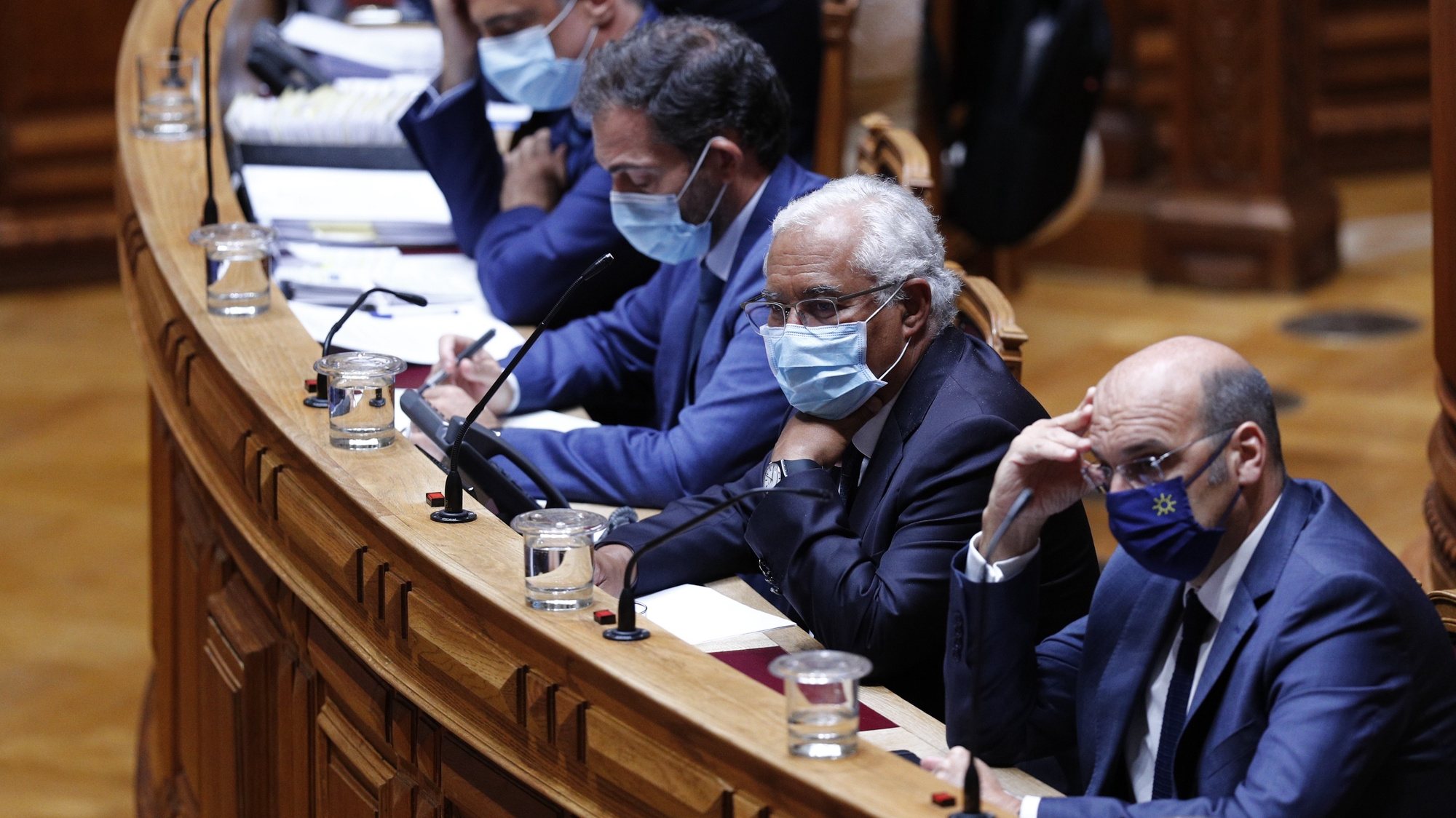 O primeiro-ministro, António Costa (2-D), durante o debate sobre política geral, na Assembleia da República, em Lisboa, 07 de outubro de 2021. ANTÓNIO COTRIM/LUSA