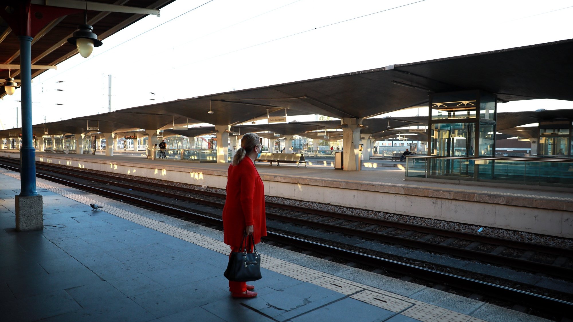 A CP- Comboios de Portugal realizou 108 das 255 ligações ferroviárias que tinha programadas até às 08:00, devido à greve dos trabalhadores da empresa e da Infraestruturas de Portugal, estação de Campanha no Porto, 08 de outubro 2021. ESTELA SILVA/LUSA