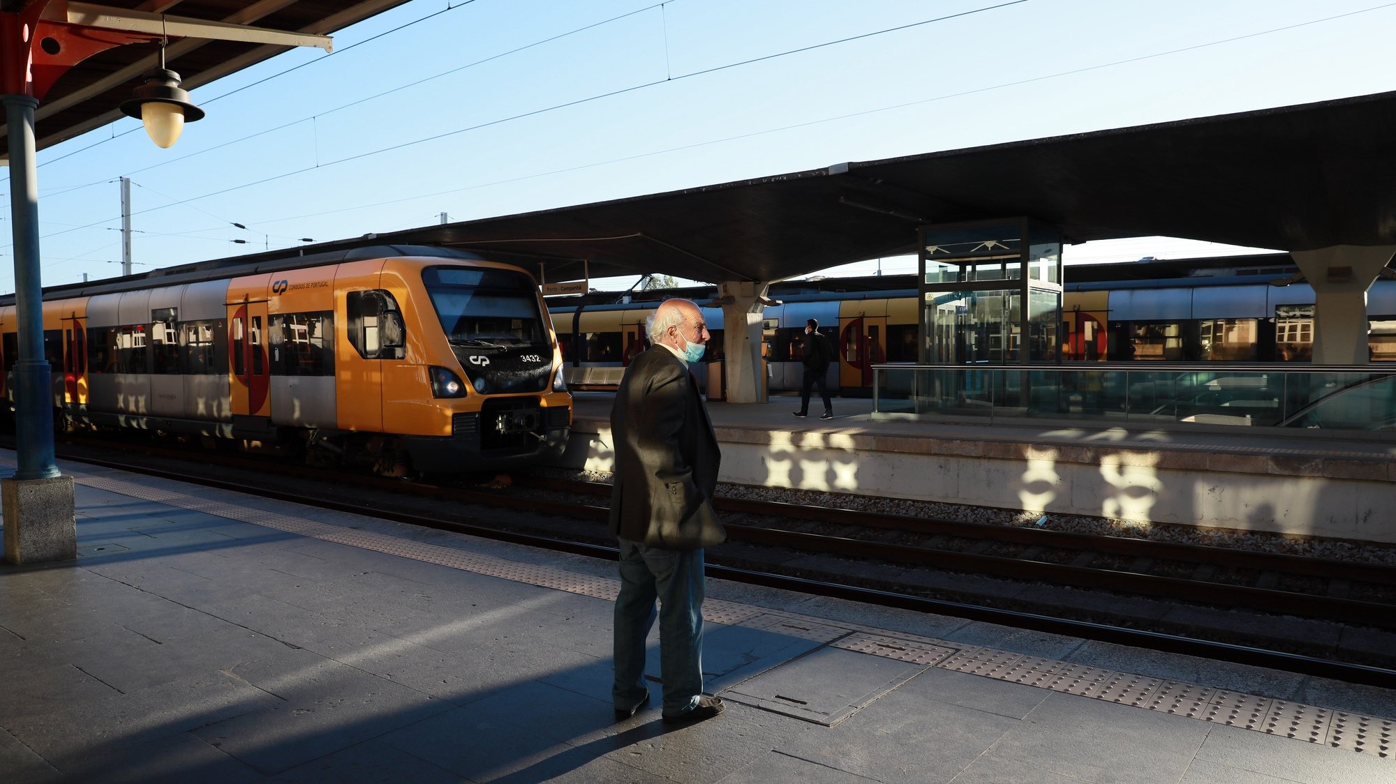 A CP- Comboios de Portugal realizou 108 das 255 ligações ferroviárias que tinha programadas até às 08:00, devido à greve dos trabalhadores da empresa e da Infraestruturas de Portugal, estação de Campanhã no Porto, 08 de outubro 2021. ESTELA SILVA/LUSA