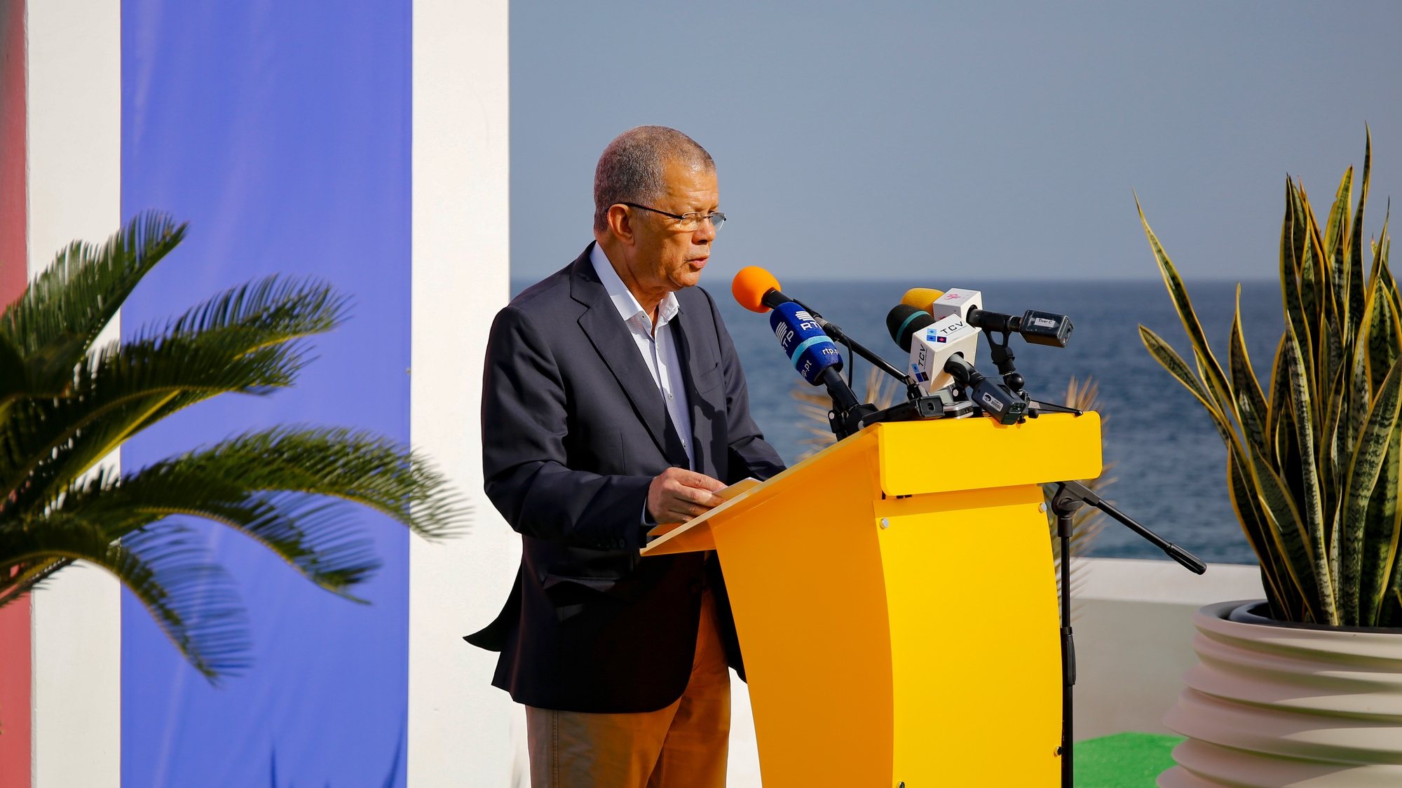 O antigo primeiro-ministro cabo-verdiano, Carlos Veiga, durante a apresentação da sua candidatura às presidenciais de Cabo Verde, Cidade da Praia, Cabo Verde, 04 de março de 2021. FERNANDO DE PINA/LUSA