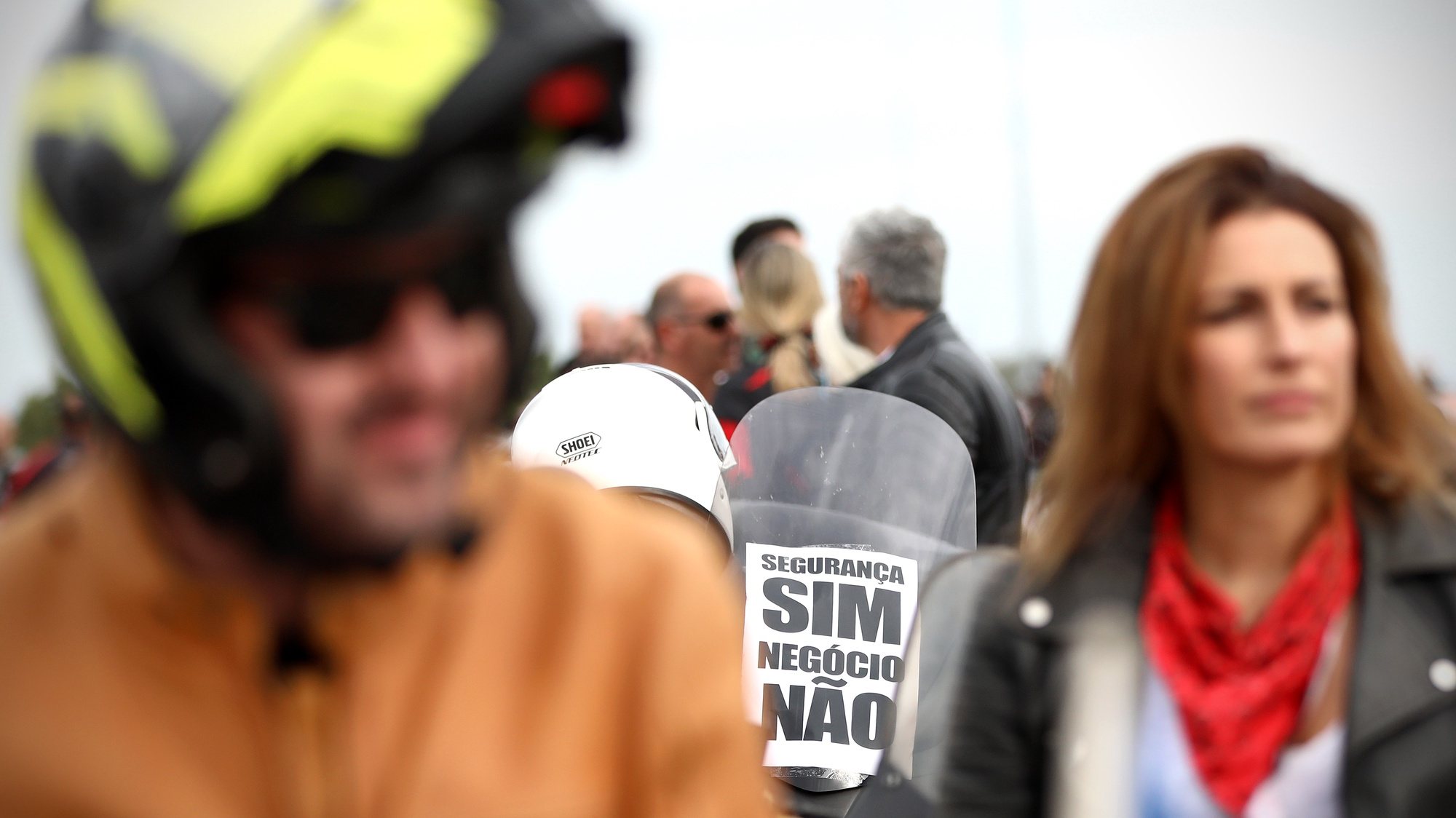 Motociclistas manifestam-se contra as inspeções periódicas, uma medida imposta pelo Governo para os motociclos que entra em vigor a partir de janeiro de 2022, em Lisboa, 16 de outubro de 2021. ANTÓNIO PEDRO SANTOS/LUSA