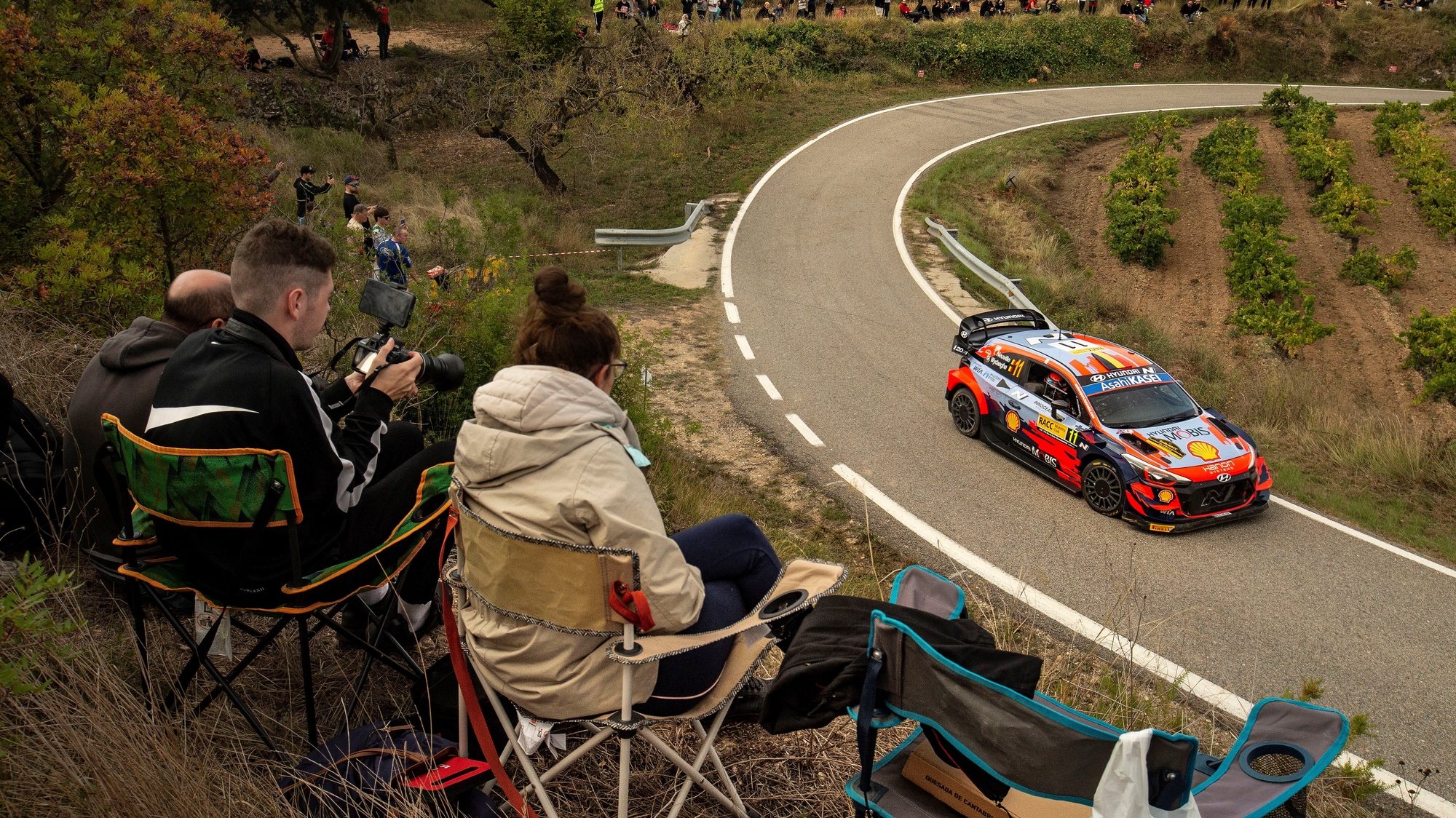 epa09526693 Belgian driver Thierry Neuville, of Hyundai team, competes in the second stage of RACC Rally Cataloniaâ€“Costa Daurada as part of the 2021 World Rally Championship (WRC), in Tarragona, northeastern Spain, 16 October 2021.  EPA/Enric Fontcuberta