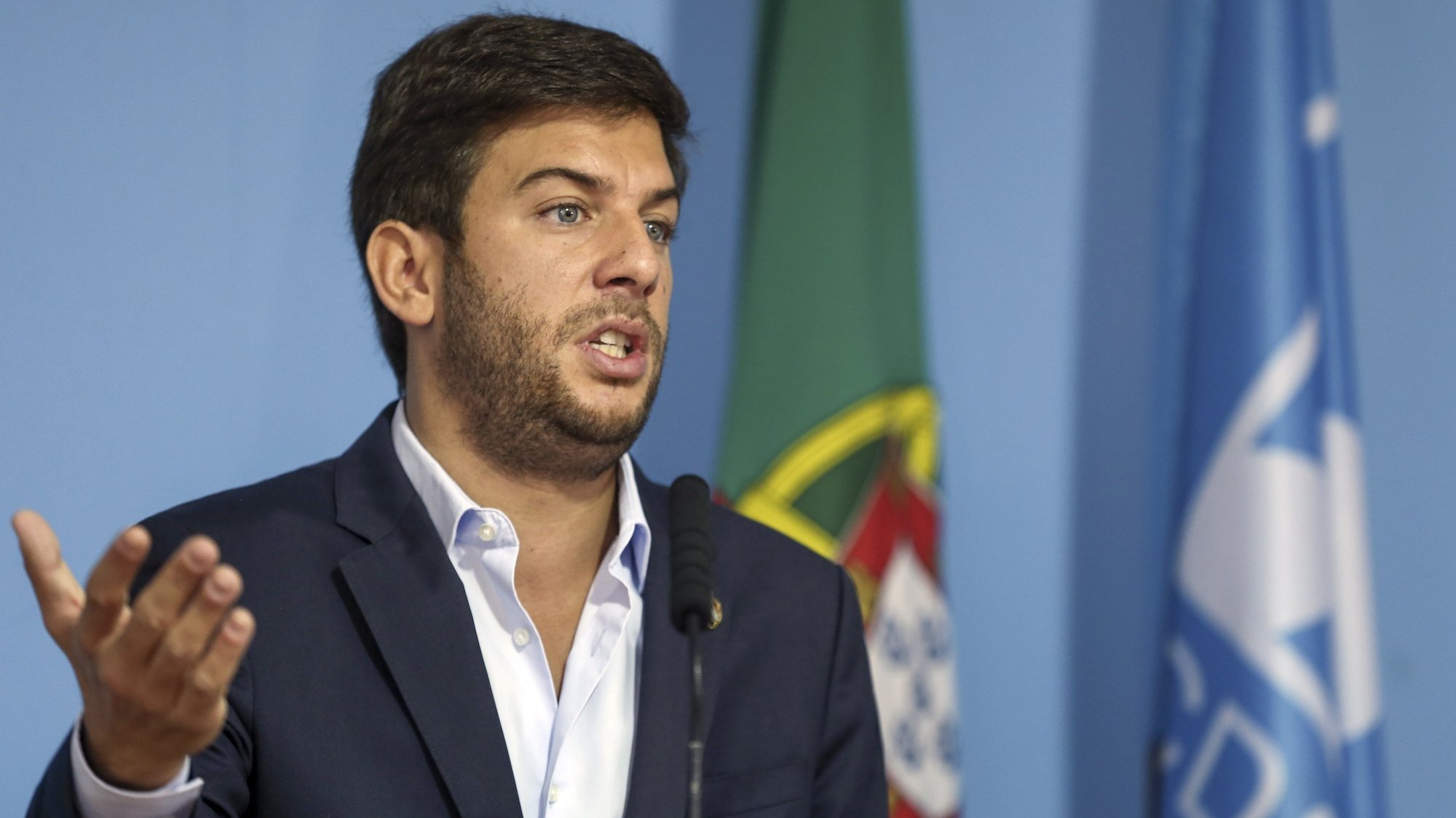 O presidente do CDS-PP, Francisco Rodrigues dos Santos, em conferência de imprensa anuncia o voto contra o Orçamento do Estado para 2022, na sede do partido, em Lisboa, 14 de outubro de 2021.   MANUEL DE ALMEIDA/LUSA