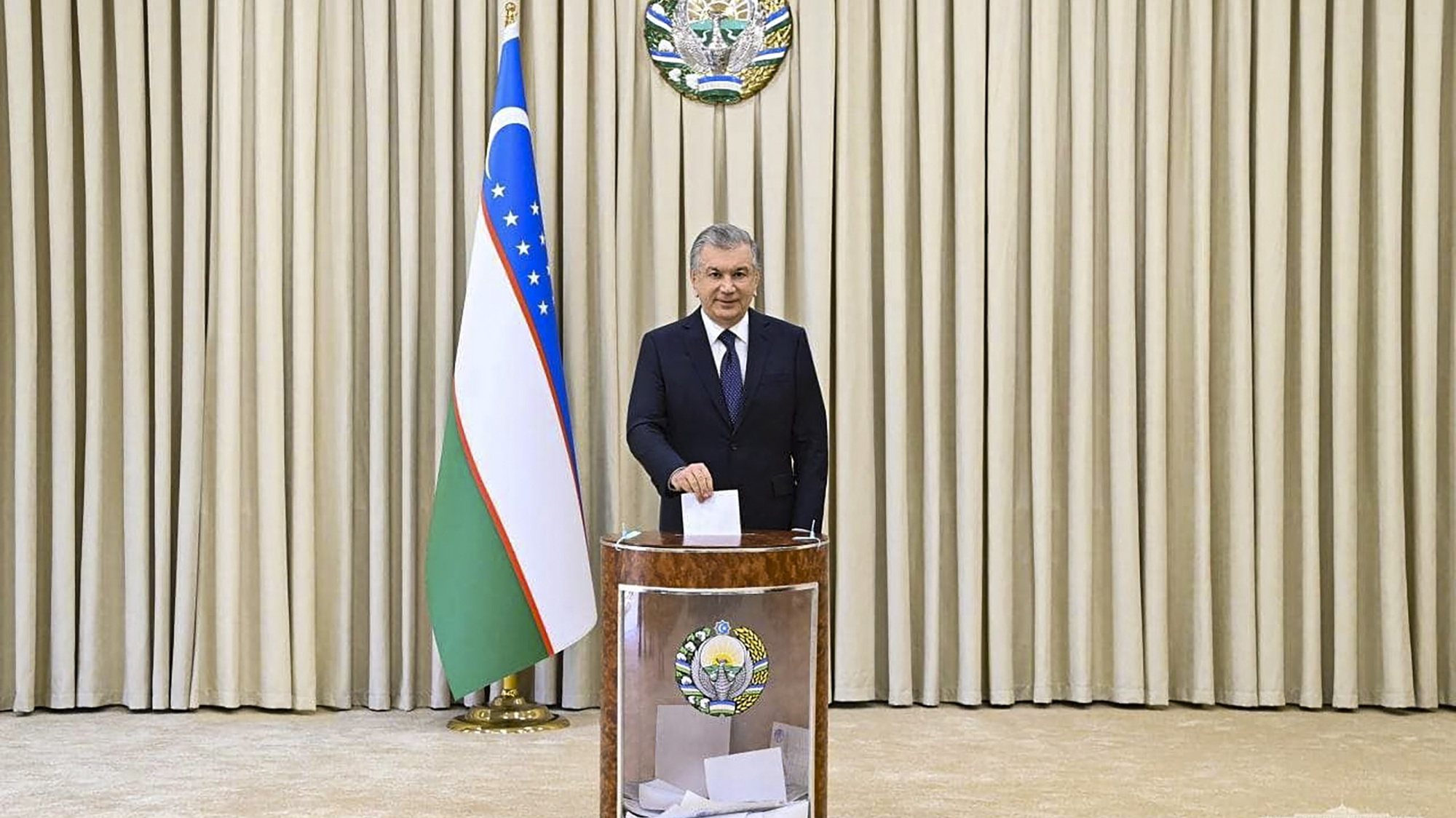 epa09542776 A handout photo made available by Uzbekistan President press service shows Uzbekistan President Shavkat Mirziyoyev casting his vote at Uzbek presidential elections on the polling station in Tashkent, Uzbekistan, 24 October 2021. Incumbent President Mirziyoyev is widely expected to win a second term during elections in which he is facing four candidates. Presidential elections in Uzbekistan are held every five years, and Mirziyoyev won the last held in December 2016 with 88.61 percent of all votes against his three rivals.  EPA/UZBEKISTAN PRESIDENT PRESS SERVICE HANDOUT  HANDOUT EDITORIAL USE ONLY/NO SALES