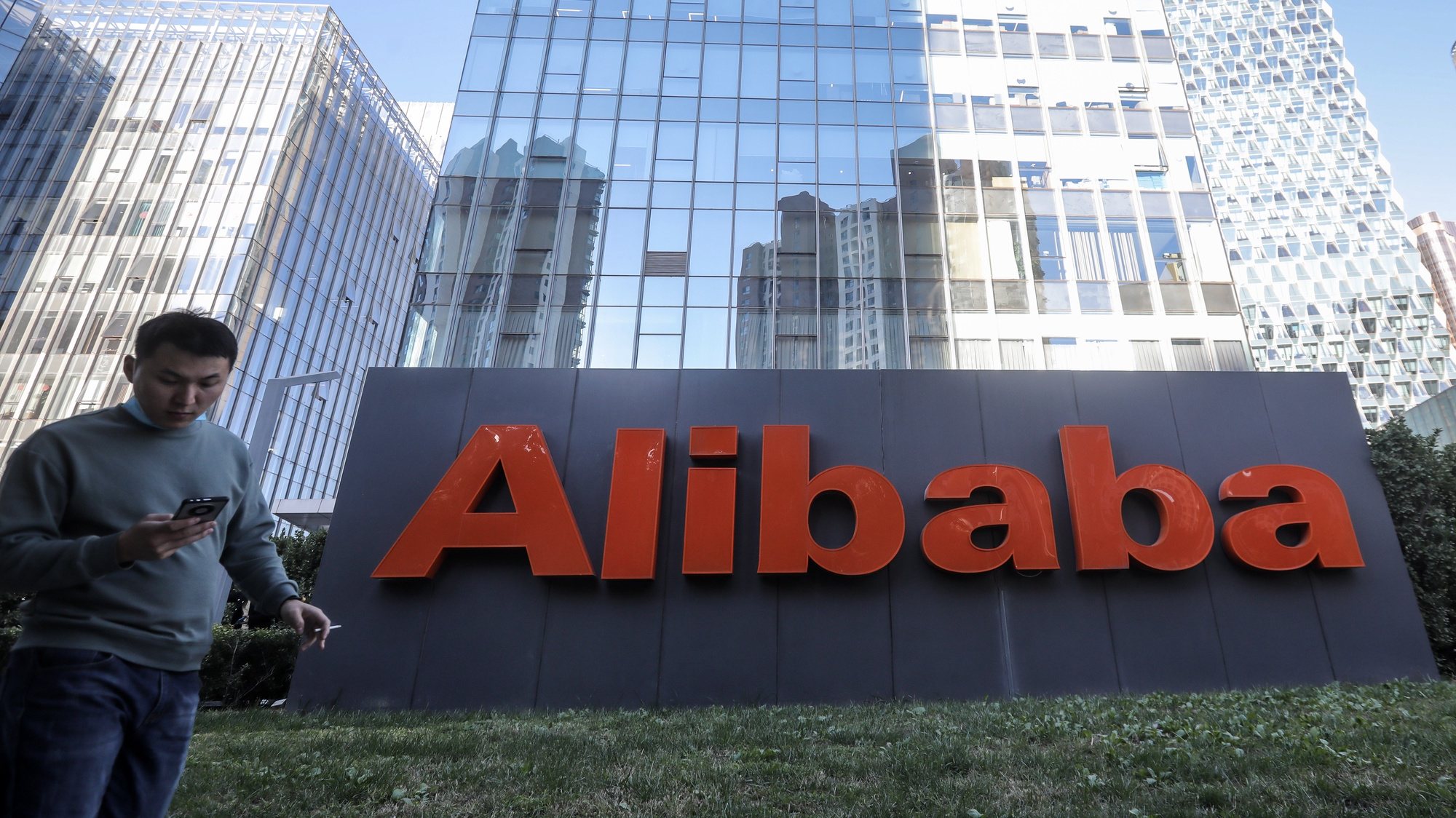 epa09518502 A man walks past the logo of Alibaba outside the company&#039;s headquarters in Beijing, China, 11 October 2021. Stock price of China&#039;s Alibaba rose 7.9 percent to 167.80 Hong Kong dollar at the Hong Kong stock market on 11 October 2021, extending to 24 percent its rebound from a 05 October low.  EPA/WU HONG