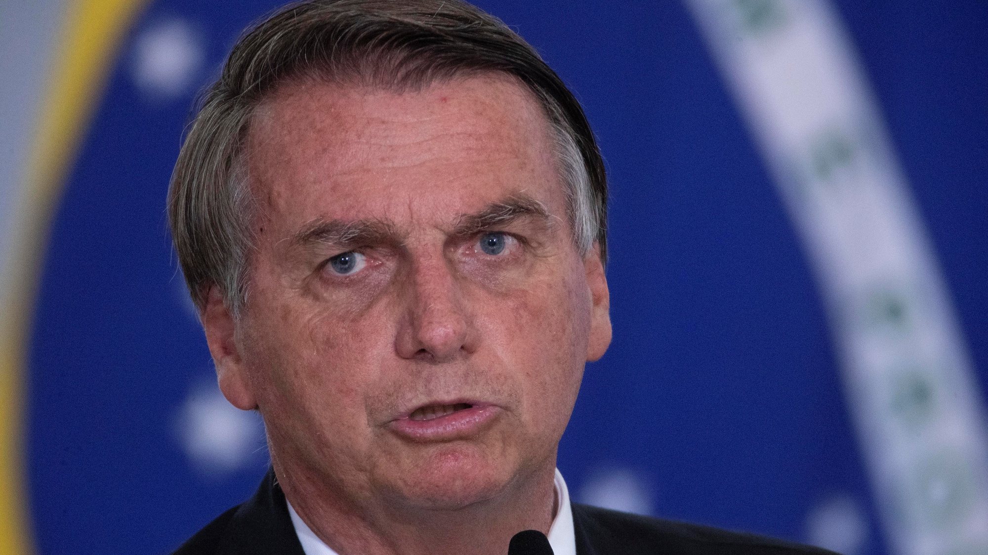 epa09617656 President of Brazil, Jair Bolsonaro, speaks during the signing of the Gas Aid decrees and the Alimenta Brasil program, at the Planalto Palace in Brasilia, Brazil, 02 December 2021. Bolsonaro reaffirmed that his government does not plan to implement the so-called &#039;health passport&#039; in the country, since &#039;freedom is above all&#039; and each citizen can decide whether to vaccinate or not. The adoption of the &#039;health passport&#039; has been demanded by various sectors, after the first cases of the omicron variant of covid-19 were verified in the country.  EPA/Joedson Alves
