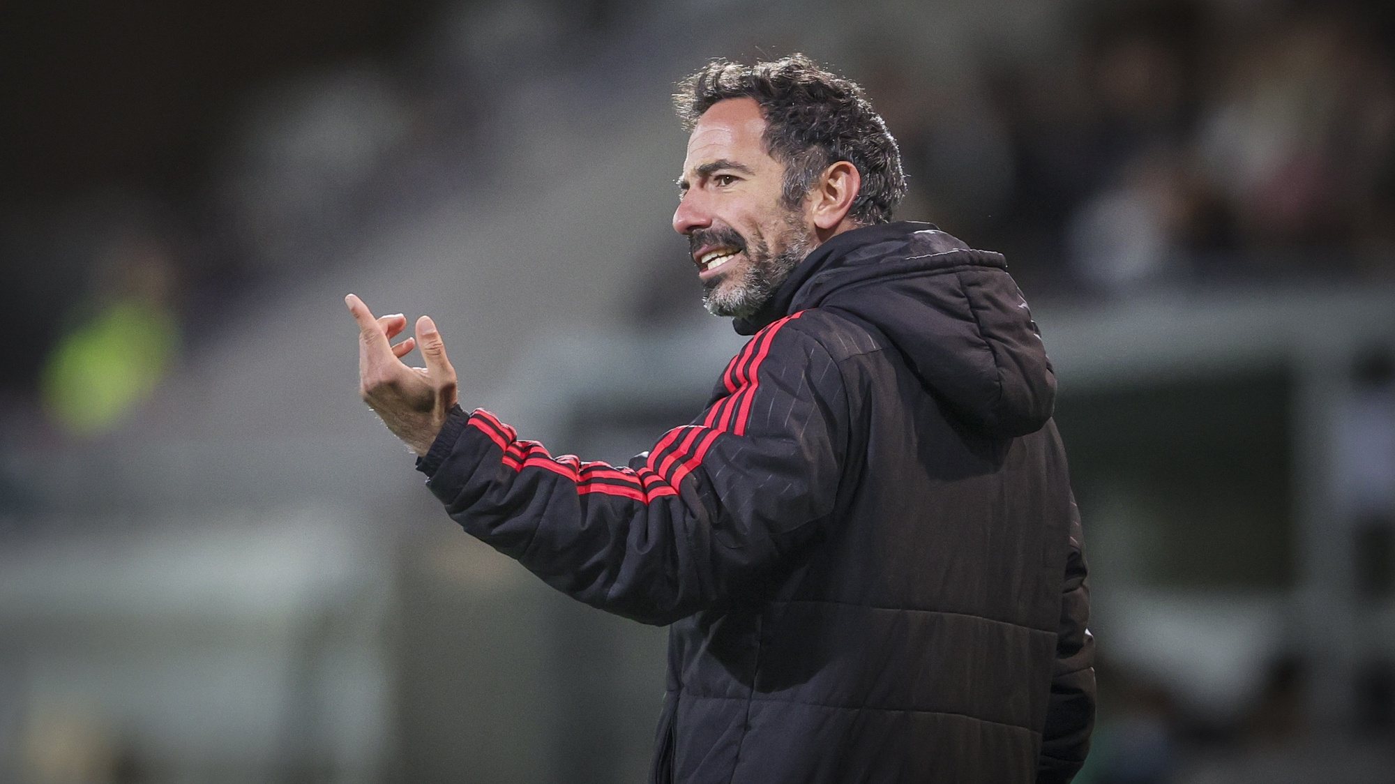 epa09587777 Benfica&#039;s Head Coach Andre Vale gestures during the UEFA Women&#039;s Champions League group D soccer match between BK Hacken and SL Benfica at Hisingen Arena in Gothenburg, Sweden, 17 November 2021.  EPA/Adam Ihse/TT SWEDEN OUT