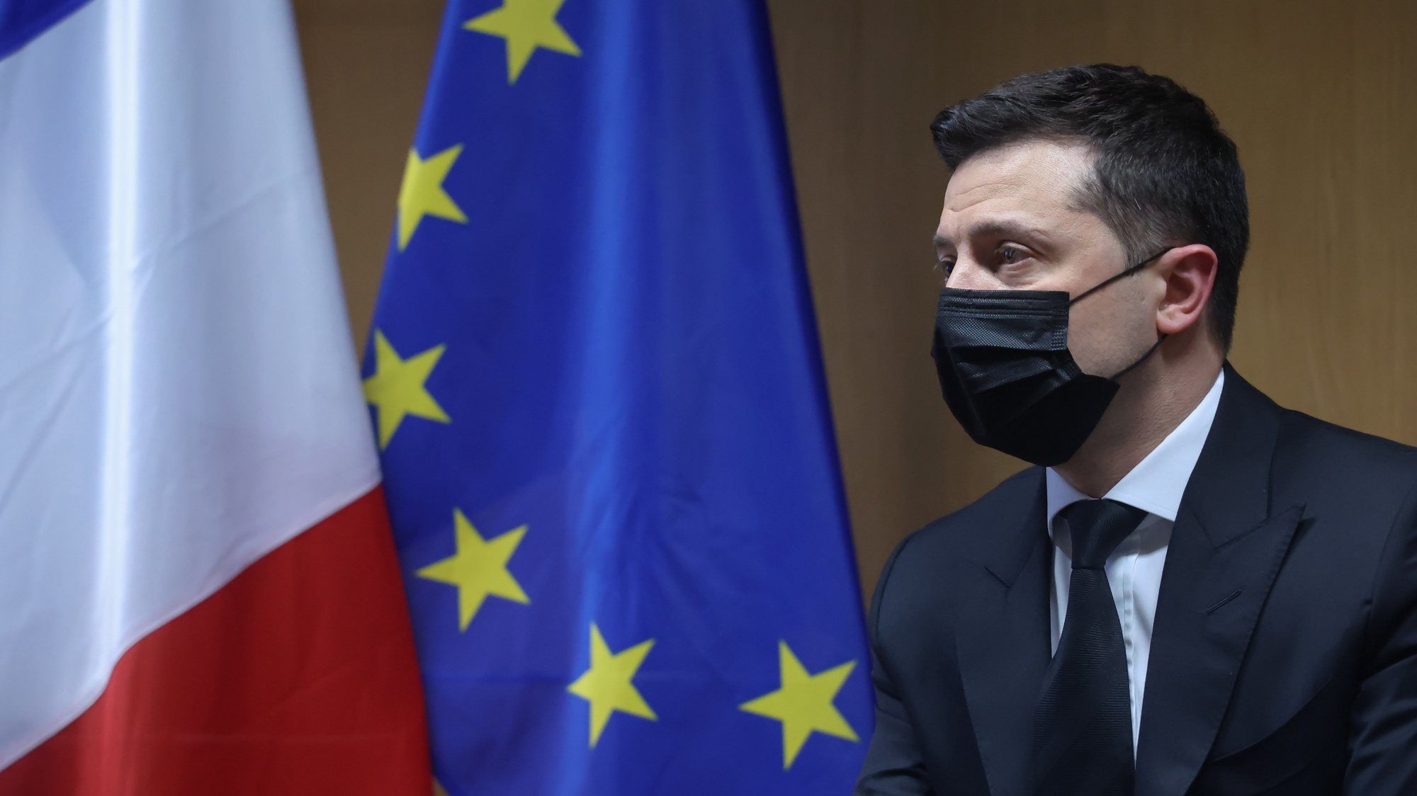 epa09643246 Ukraine&#039;s President Volodymyr Zelensky reacts as he meets France&#039;s President Emmanuel Macron during the Eastern Partnership summit at The European Council Building in Brussels, Belgium, 15 December 2021. EU leaders will try to rescue their outreach to five former Soviet republics of eastern Europe, all of which would-be partners undermined by Russian meddling and regional strife.  EPA/KENZO TRIBOUILLARD / POOL
