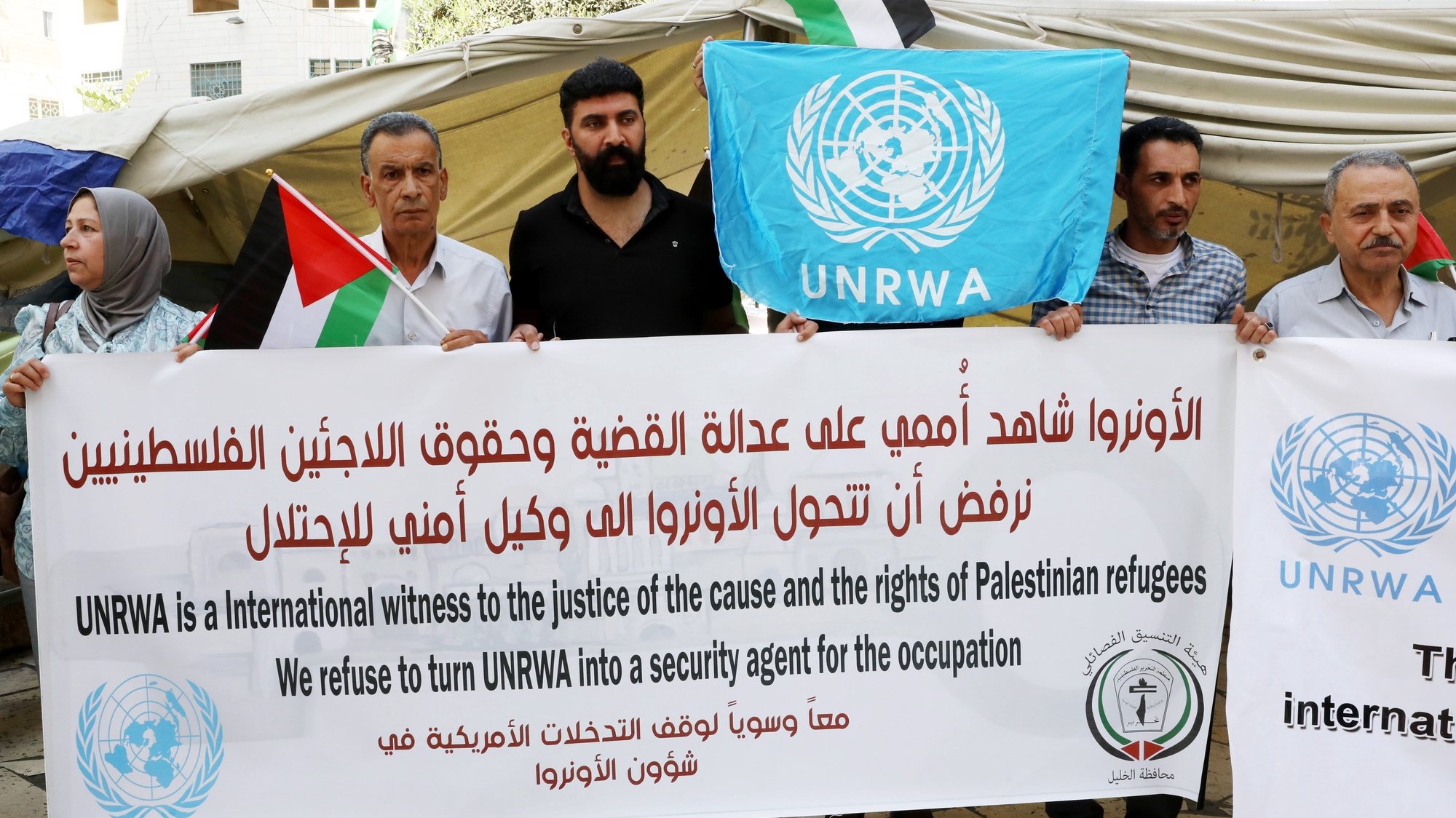 epa09510900 Palestinians refugees and activists protest against the framework agreement between the UN Relief and Works Agency for Palestine Refugees in the Near East (UNRWA) and the US, at the UNRWA headquarters in the West Bank city of Hebron, 07 October 2021. Palestinians are rejecting the US administration&#039;s decision to conditional funding within the framework signed between UNRWA and the US administration.  EPA/ABED AL HASHLAMOUN