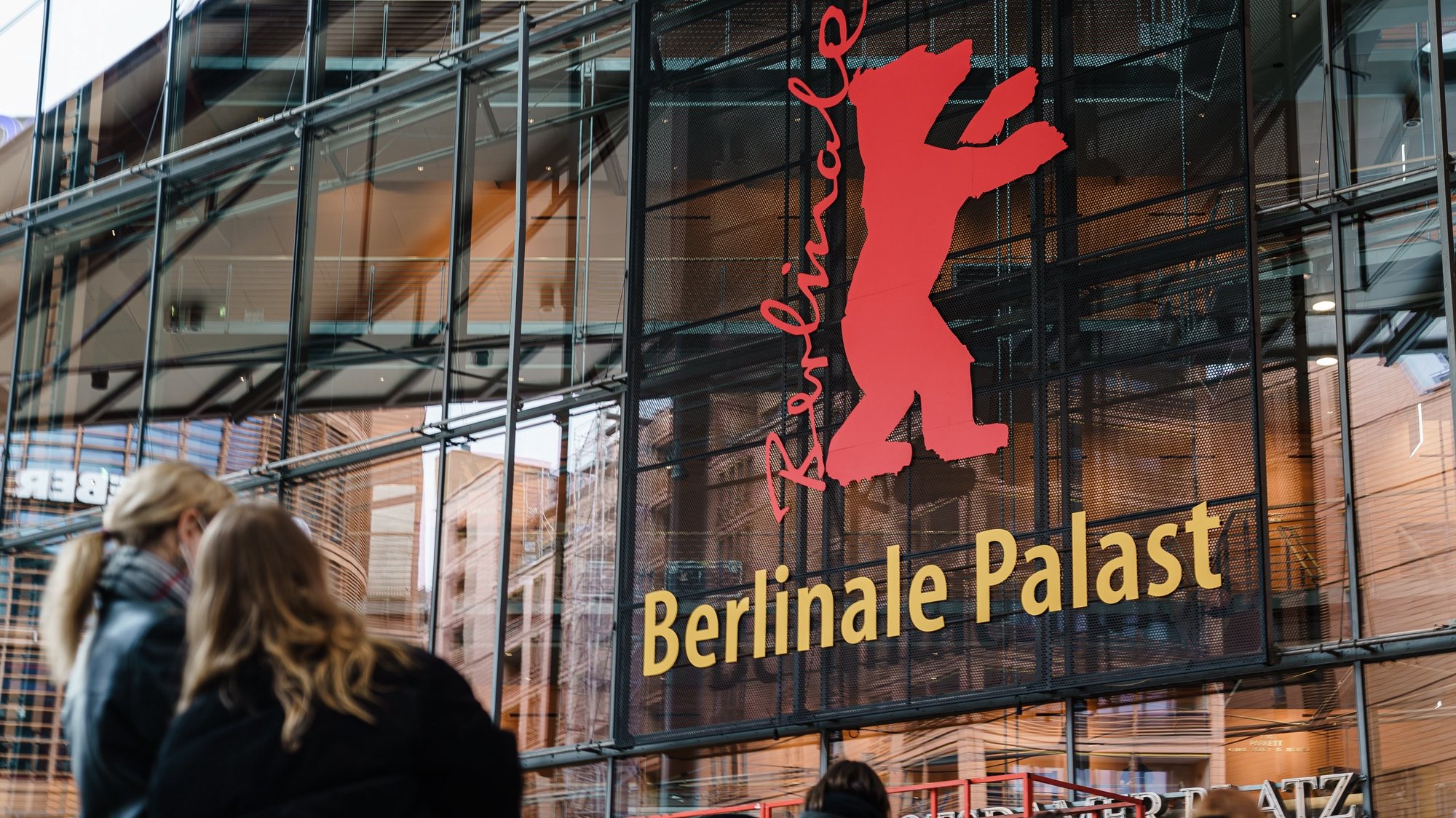 O simbólico urso de Berlim instalado no Palácio de Berlim para assinalar a 72.ª edição do Festival de Cinema Internacional de Berlim
