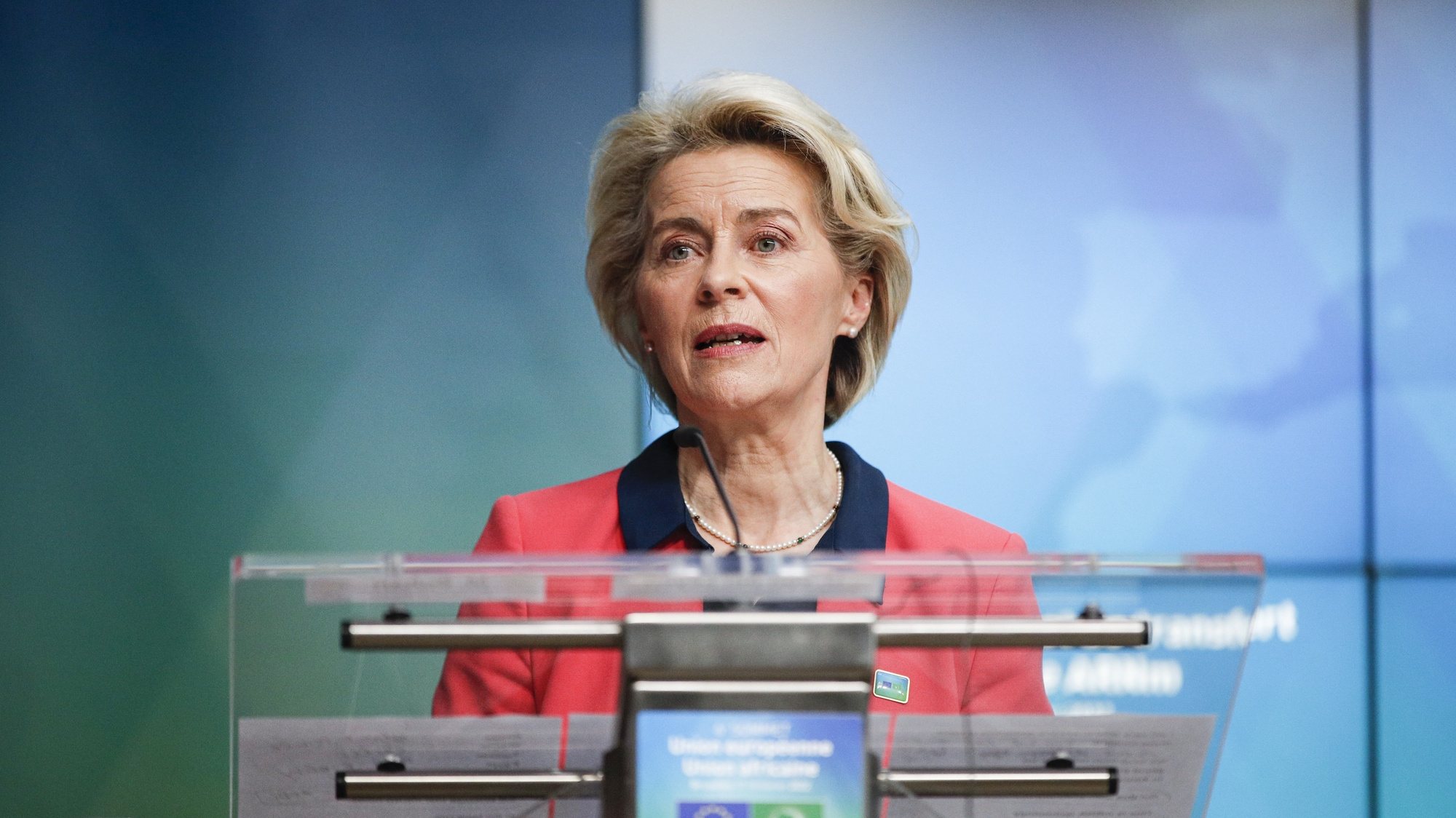 epa09768673 European Commission President Ursula von der Leyen delivers a statement about Covid-19 vaccination during an European Union - African Union summit in Brussels, Belgium, 18 February 2022.  EPA/JOHANNA GERON / POOL