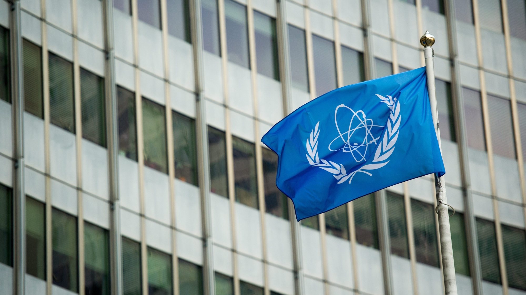 A bandeira da Agência Internacional de Energia Atómica