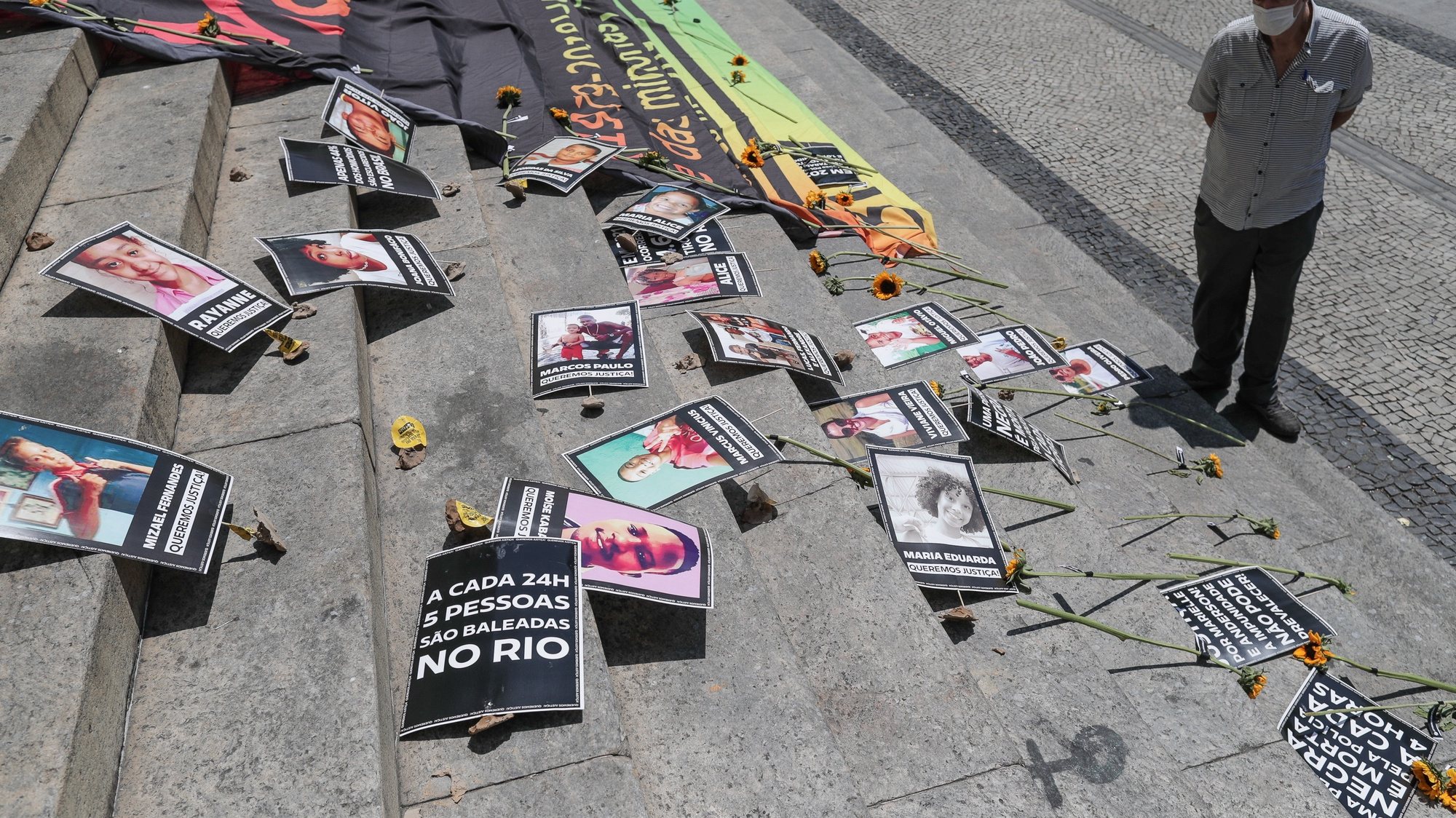 epa09824580 A person looks at banners during an act to mark the four years anniversary since the assassination of the Brazilian councilor and human rights activist Marielle Franco, organized by Amnesty International, in Rio de Janeiro, Brazil, 14 March 2022. Marielle Franco, black, homosexual, from a favela in Rio de Janeiro and who stood out for her energetic action in defense of minorities, was shot dead on March 14, 2018 along with the driver of her vehicle Anderson Gomes, after participating in a political meeting in the city center.  EPA/Andre Coelho