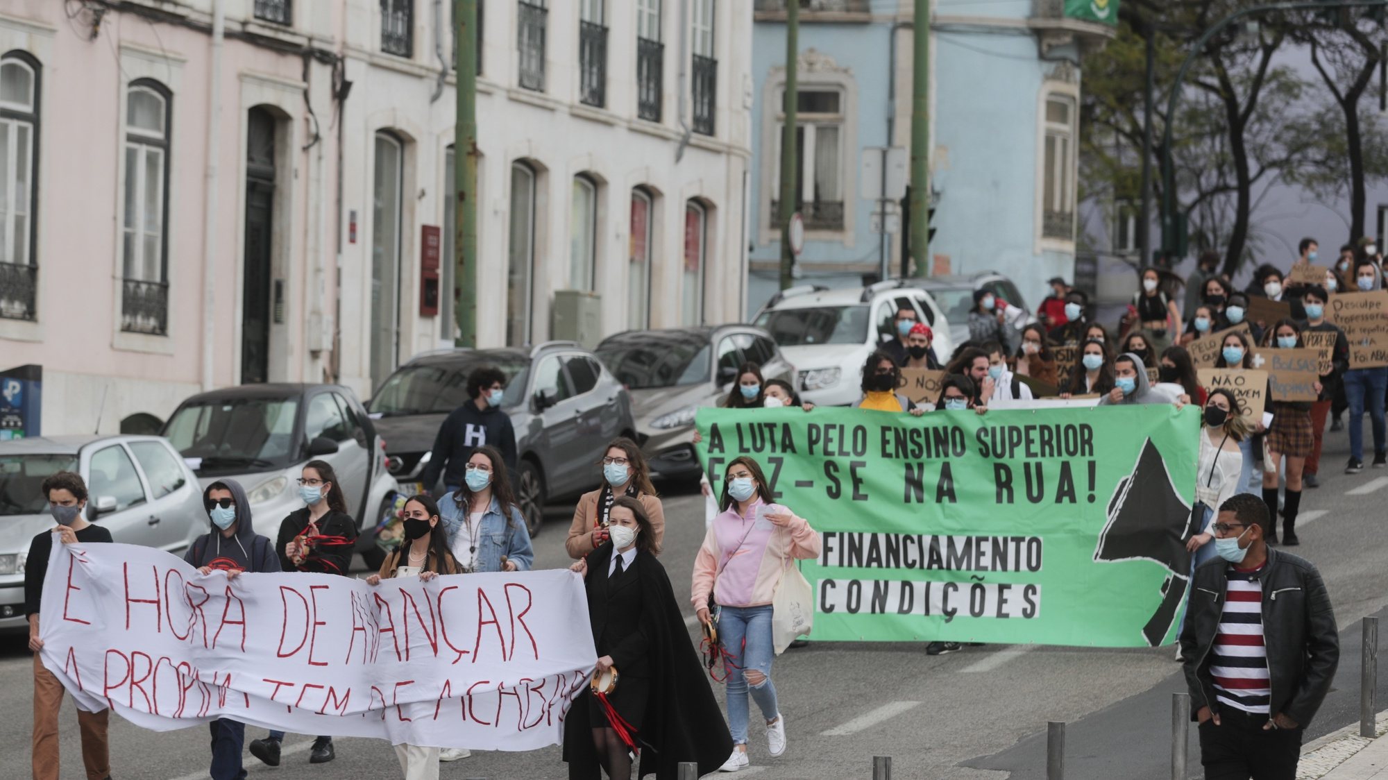 Manifestação de estudantes do ensino superior contra o pagamento de propinas sob o lema &quot;É hora de avançar! A propina tem de acabar!&quot;, em Lisboa, 28 de abril de 2021. TIAGO PETINGA/LUSA