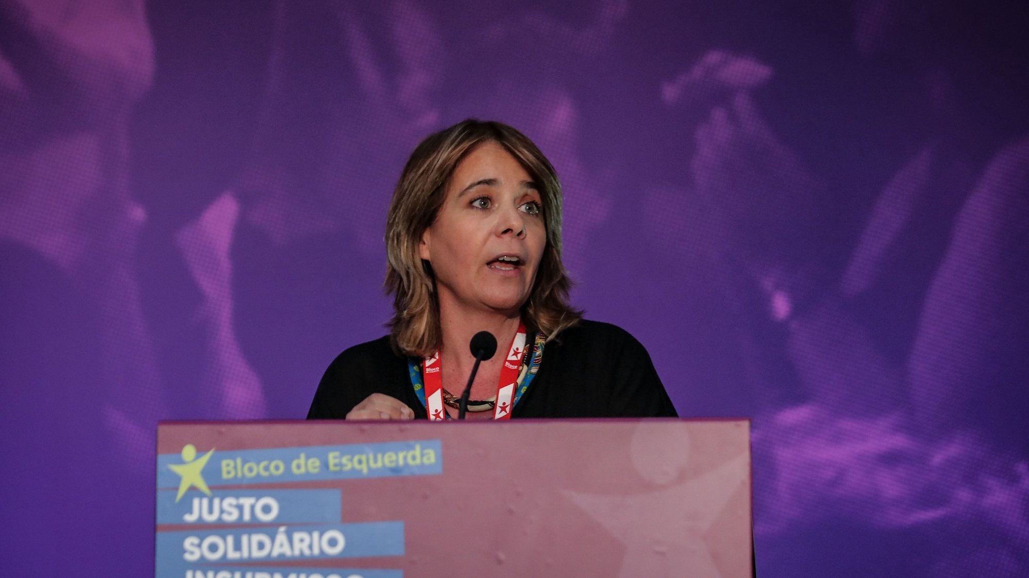 A coordenadora do Bloco de Esquerda (BE), Catarina Martins, discursa durante a Conferência Nacional realizada para discutir o rumo estratégico do partido, Lisboa, 30 de abril de 2022.  ANTÓNIO COTRIM/LUSA