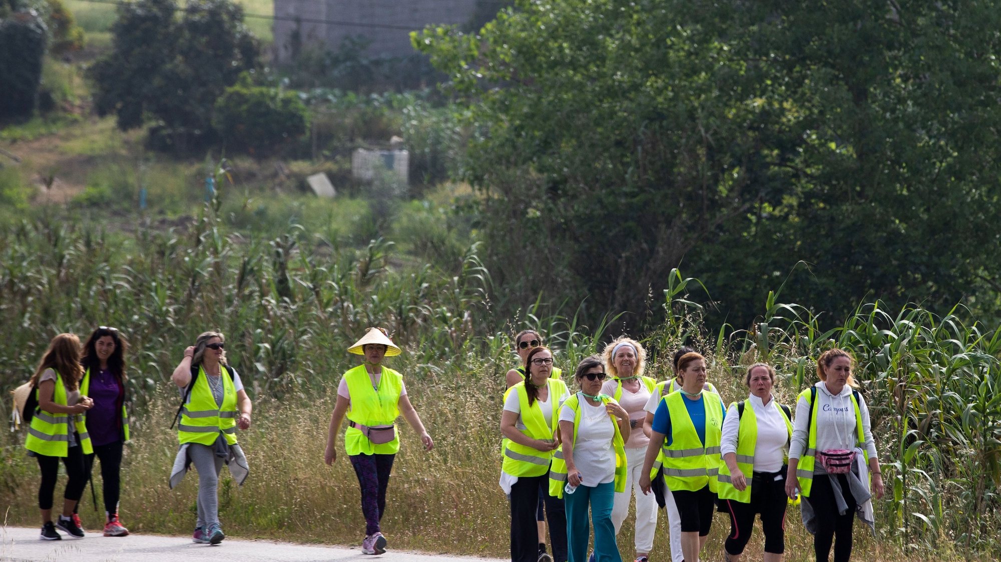 Peregrinos caminham em direção a Fátima para a  peregrinação internacional de 12 e 13 de maio, no Santuário de Fátima, Leiria, 10 de maio de 2022. (ACOMPANHA TEXTO DE 11 DE MAIO DE 2022). PAULO CUNHA/LUSA