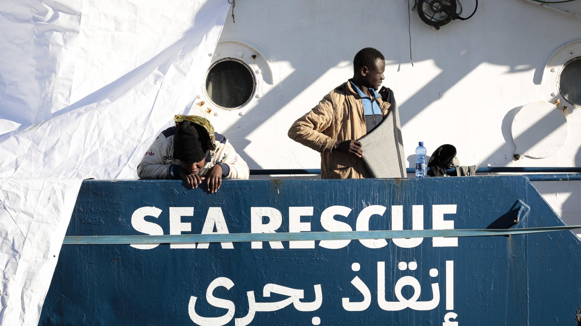 epa09662412 Some of the 440 migrants disembark from &#039;SeaWatch 3&#039; who entered port the previous day, in Pozzallo, Sicily, Italy, 01 January 2022. The German NGO migrant rescue ship Sea Watch 3 with 440 migrants on board arrived on 31 December 2021 in the port of Pozzallo. The ship was at sea since Christmas Eve after carrying out five rescue missions.  EPA/FRANCESCO RUTA