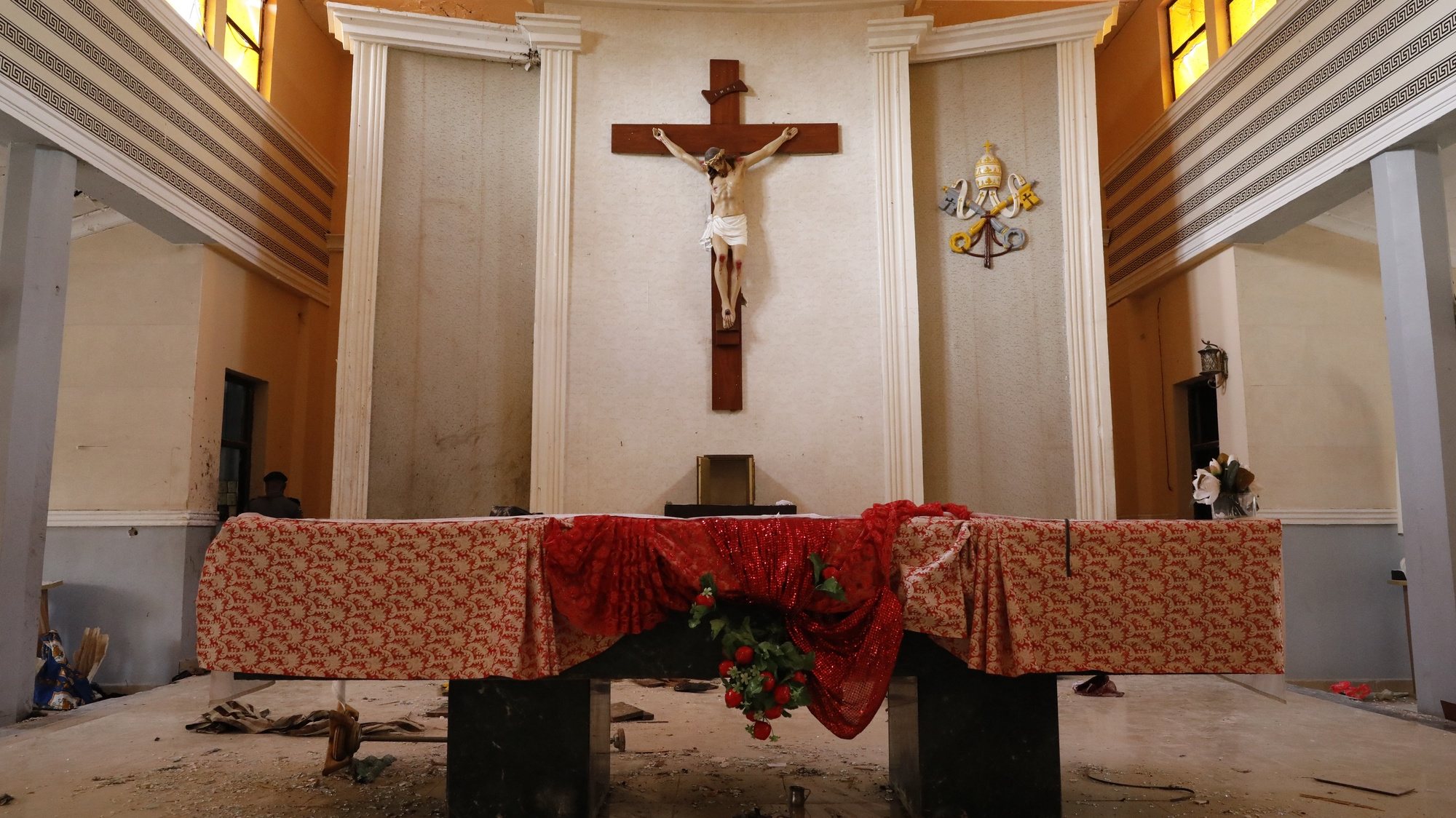 epa09999603 A cross on the altar stained with blood inside the St. Francis Catholic church a day after an attack by gunmen on worshippers during a Sunday service mass in Owo, Ondo state, Nigeria, 06 June 2022. According to Ondo state authorities over 50 people were killed and numerous others injured in the attack on the St. Francis Catholic church in Owo town, southwest Nigeria, during Pentecost Sunday mass on 05 June 2022.  EPA/STRINGER
