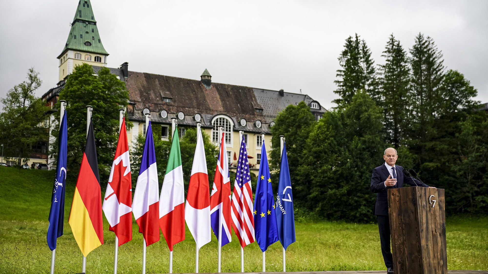 epa10038248 German Chancellor Olaf Scholz speaks during a press conference at Elmau Castle in Kruen, Germany, 28 June 2022. Germany is hosting the G7 summit at Elmau Castle near Garmisch-Partenkirchen from 26 to 28 June 2022.  EPA/CLEMENS BILAN