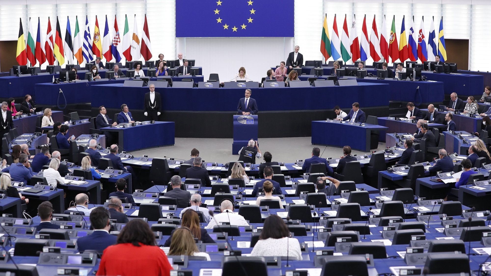 epa10052866 Greek Prime Minister Kyriakos Mitsotakis (C) speaks during the debate &#039;This is Europe&#039; at the European Parliament in Strasbourg, France, 05 July 2022.  EPA/JULIEN WARNAND