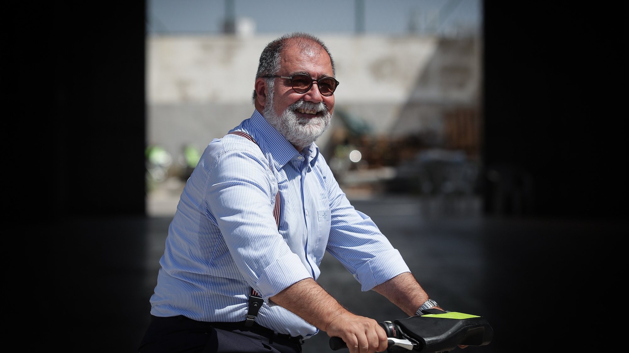 O presidente da EMEL, Luís Natal Marques, posa para a fotografia durante uma entrevista à agência Lusa sobre a rede de bicicletas partilhadas Gira, em Lisboa, 16 de julho de 2020. (ACOMPANHA TEXTO DA LUSA DO DIA 18 DE JULHO DE 2020). MÁRIO CRUZ/LUSA