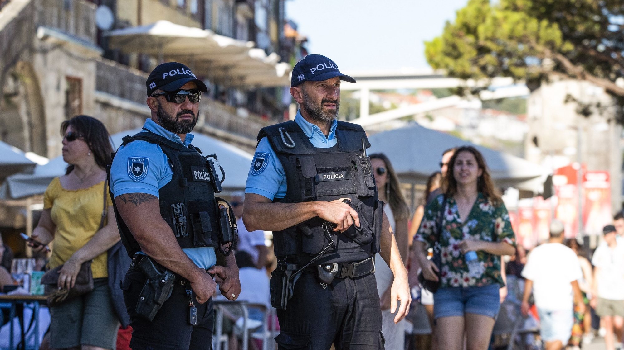 Polícias da PSP Porto usam os próprios carros para investigação