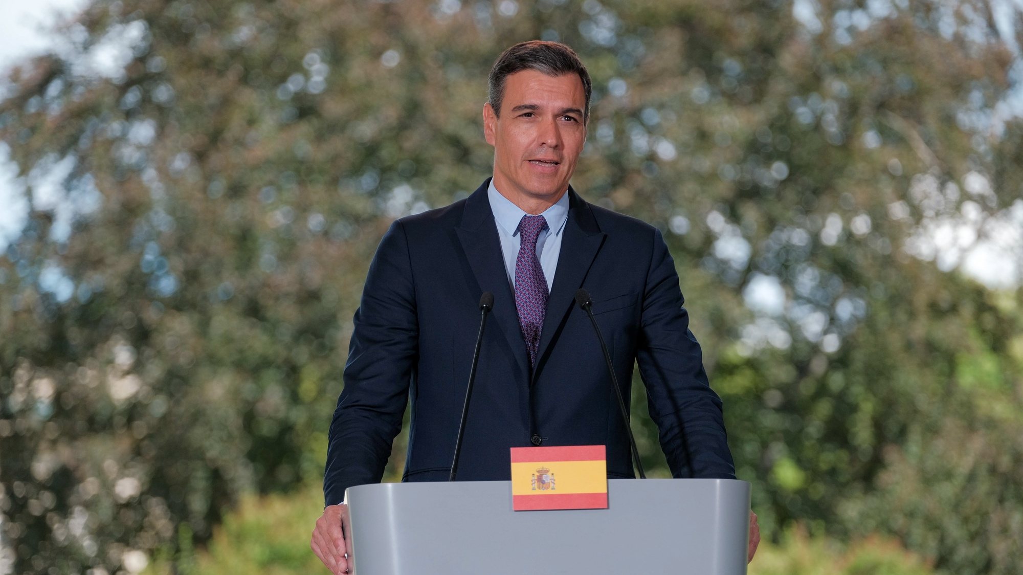 epa10093932 Spanish Prime Minister Pedro Sanchez speaks during a joint press conference with Polish Prime Minister at the Palace on the Island at the Royal Lazienki Park in Warsaw, Poland, 27 July 2022. Polish-Spanish intergovernmental consultations are underway.  EPA/MATEUSZ MAREK POLAND OUT