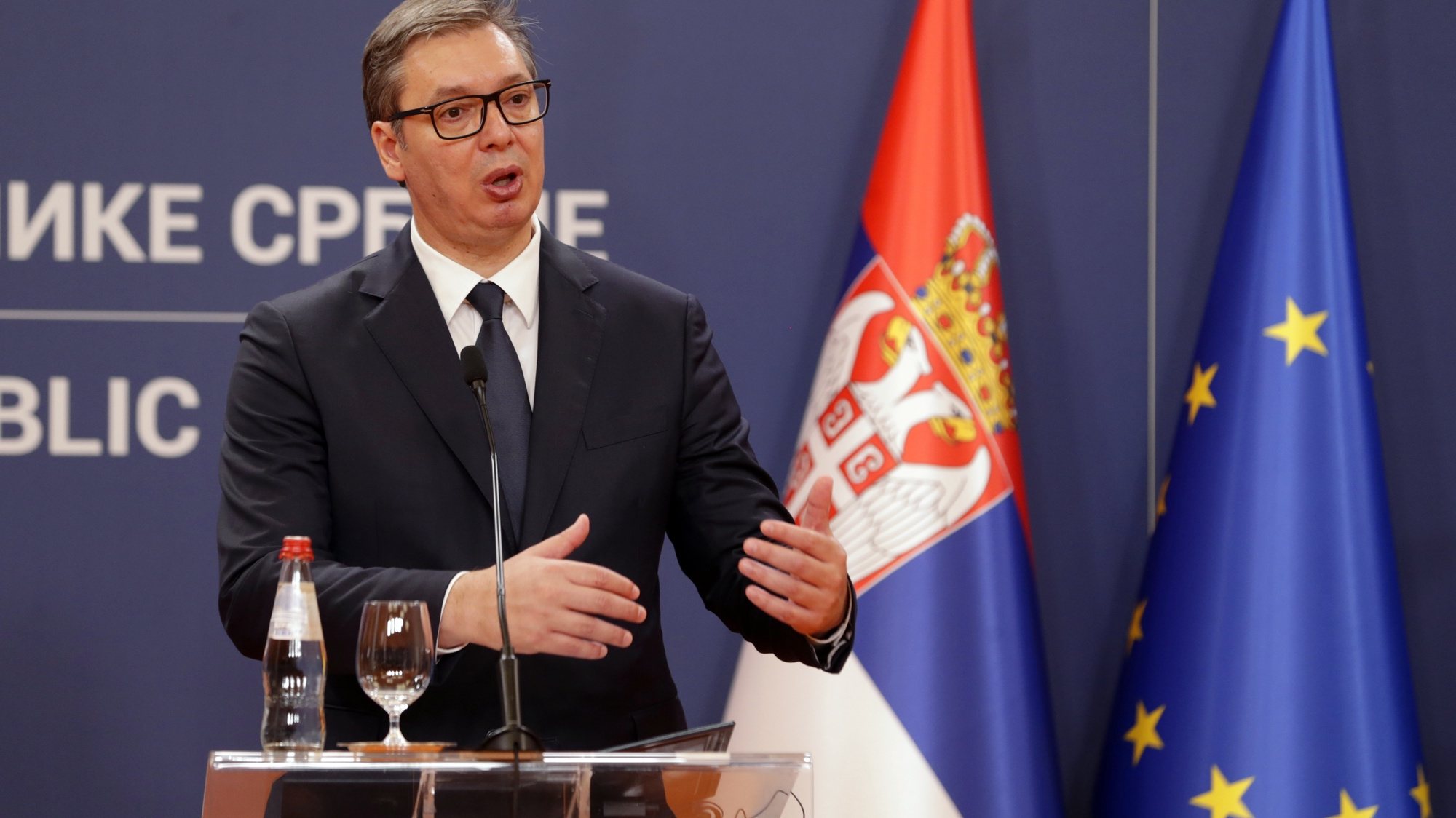 epa10097625 Serbian President Aleksandar Vucic speaks during a press conference with Spanish Prime Minister after their meeting in Belgrade, Serbia, 29 July 2022. Prime Minister Sanchez is on an official state visit to Serbia.  EPA/ANDREJ CUKIC