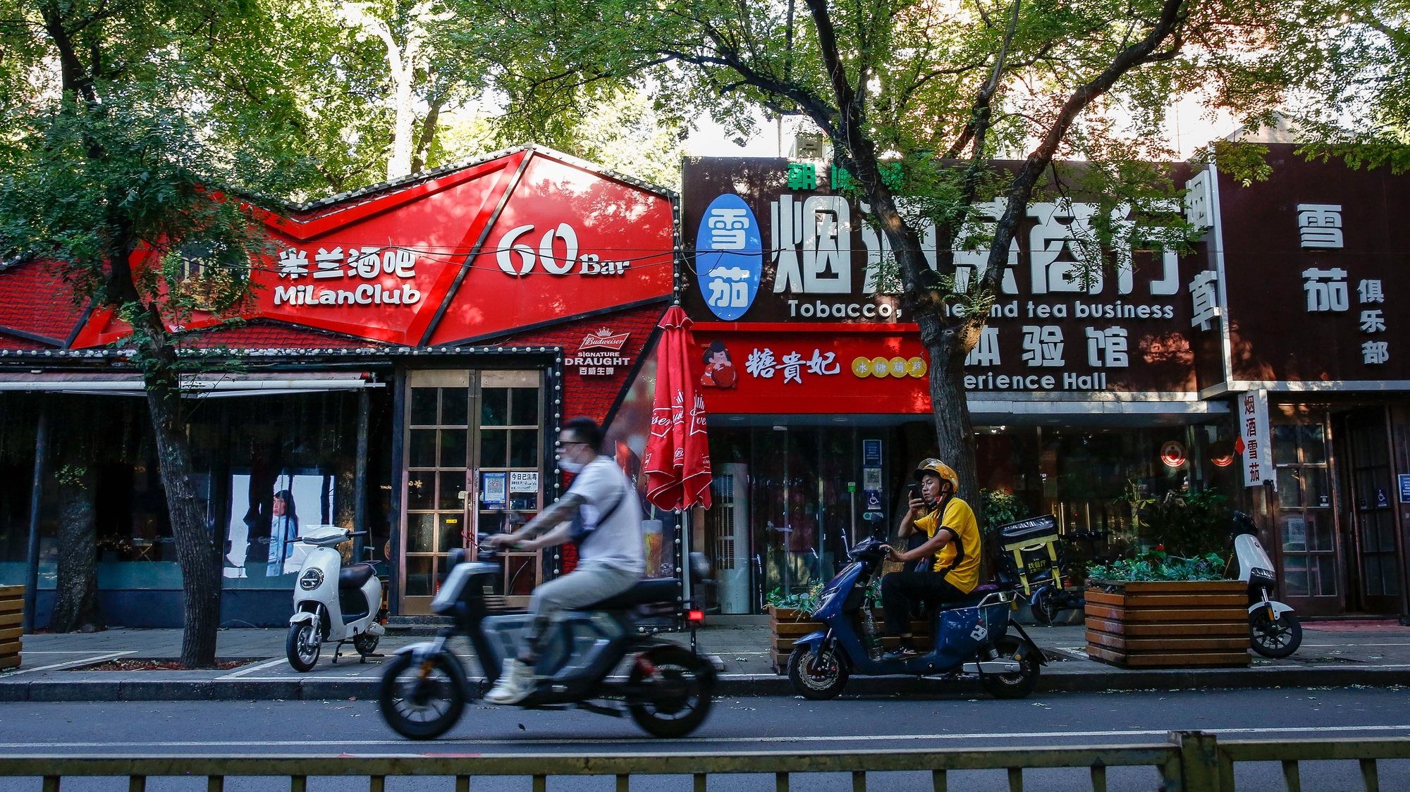epa10133361 A man rides an electric bicycle past closed bars in Beijing, China, 22 August 2022. China has cut its benchmark loan rates to help revive its economy. China&#039;s one year loan prime rate was cut from 3.7 percent to 3.65 percent, while the loan rates for mortgages were cut from 4.45 percent to 4.3 percent, the People&#039;s Bank of China (PBOC) said.  EPA/MARK R. CRISTINO