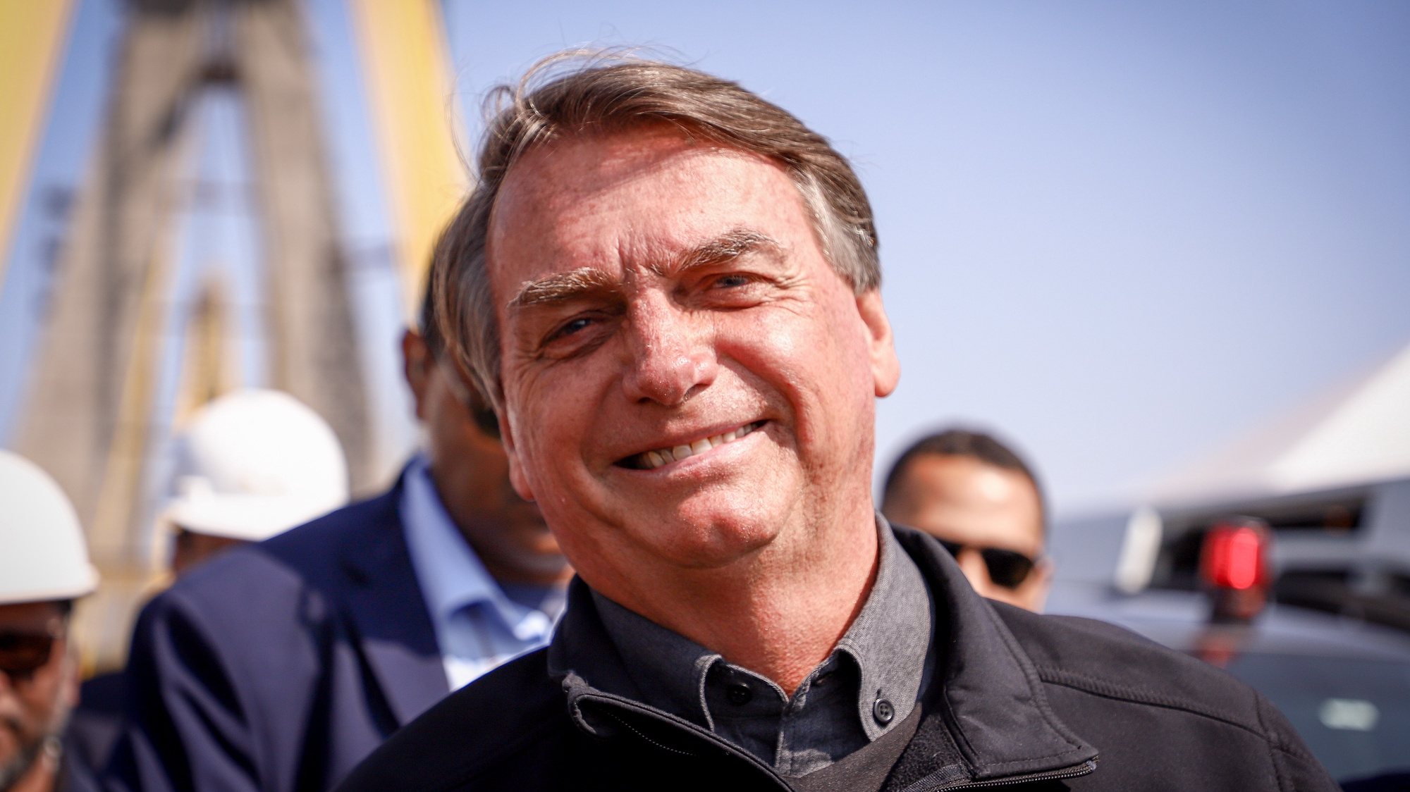epa10150079 Brazil&#039;s President Jair Bolsonaro during a visit to the construction site of a new bridge that will link the so-called Bioceanic Route, in Foz de Iguazu, Brazil, 31 August 2022. The Bioceanic Route is a highway that aims to connect the Atlantic Ocean with the Pacific Ocean, passing through countries such as Brazil, Paraguay, Argentina and Chile.  EPA/NATHALIA AGUILAR
