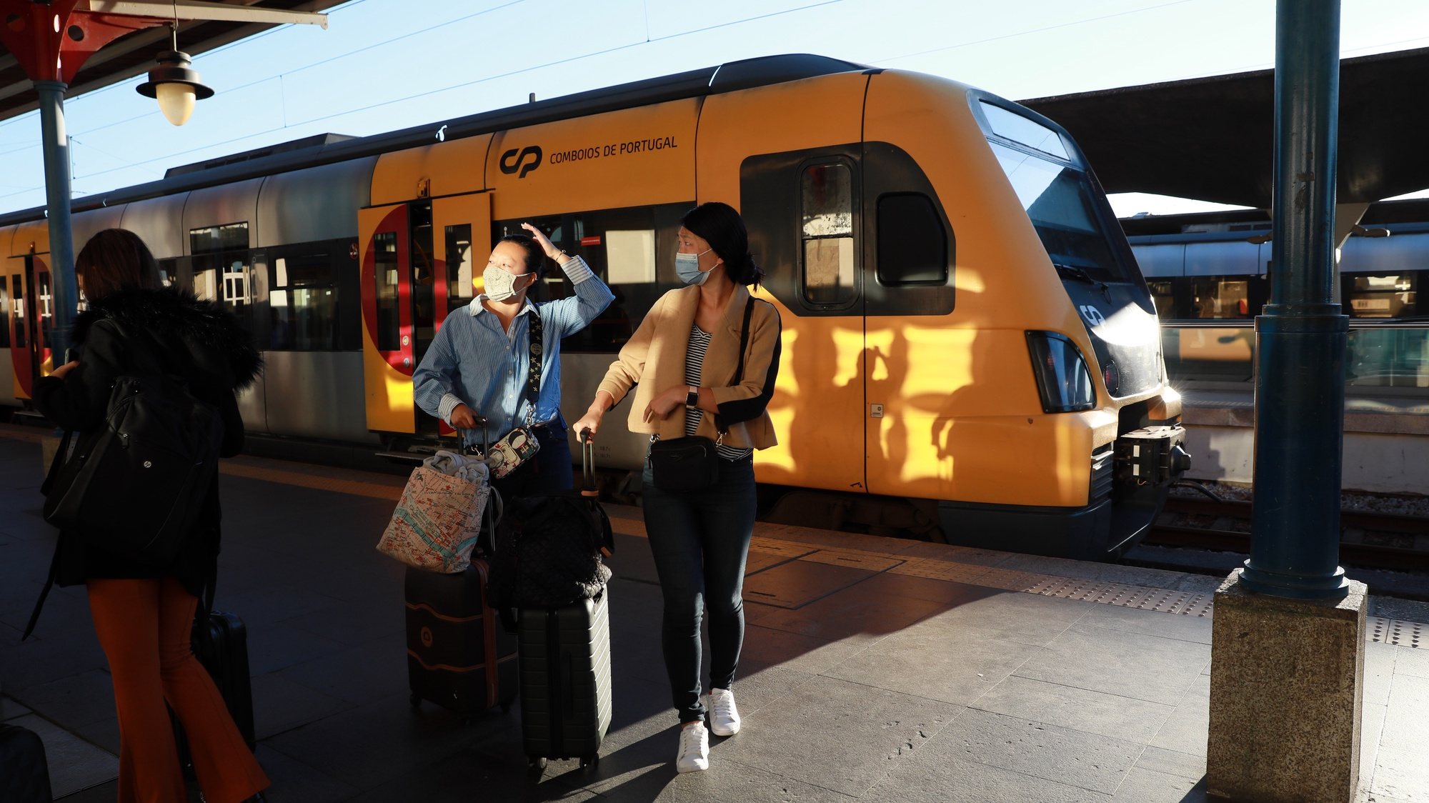 A CP- Comboios de Portugal realizou 108 das 255 ligações ferroviárias que tinha programadas até às 08:00, devido à greve dos trabalhadores da empresa e da Infraestruturas de Portugal, estação de Campanhã no Porto, 08 de outubro 2021. ESTELA SILVA/LUSA