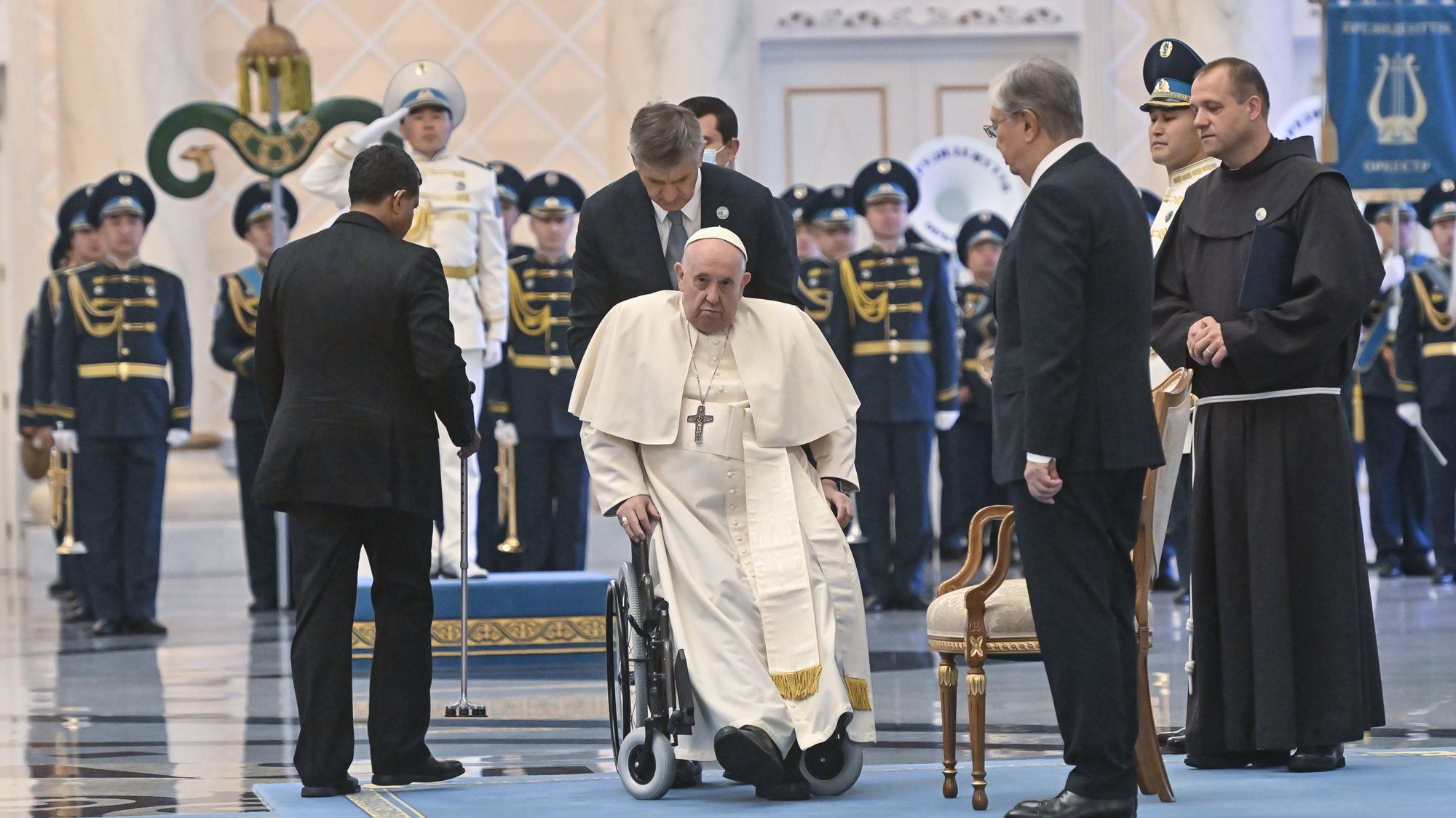epa10181643 Pope Francis during the welcome ceremony with Kazakh President Kassym-Jomart Tokayev at the Presidential Palace in Nur-Sultan, Kazakhstan, 13 September 2022. The Pope is planned to meet with President Tokayev and hold a meeting with participants in the VII Congress of Leaders of World and Traditional Religions.  EPA/ALESSANDRO DI MEO