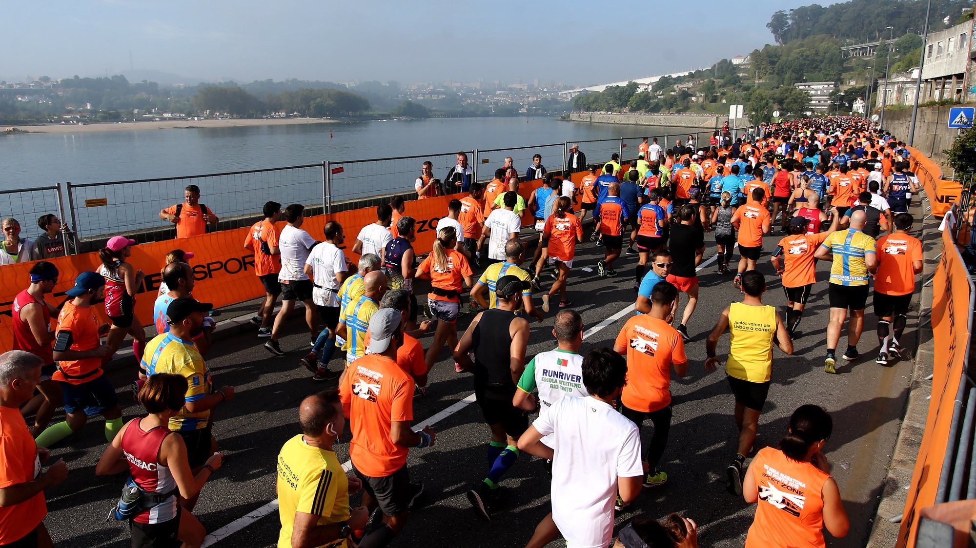 Atletas durante a sua participação na prova da Meia Maratona do Porto. Porto, 16 setembro 2018. MANUEL FERNANDO ARAÙJO/LUSA