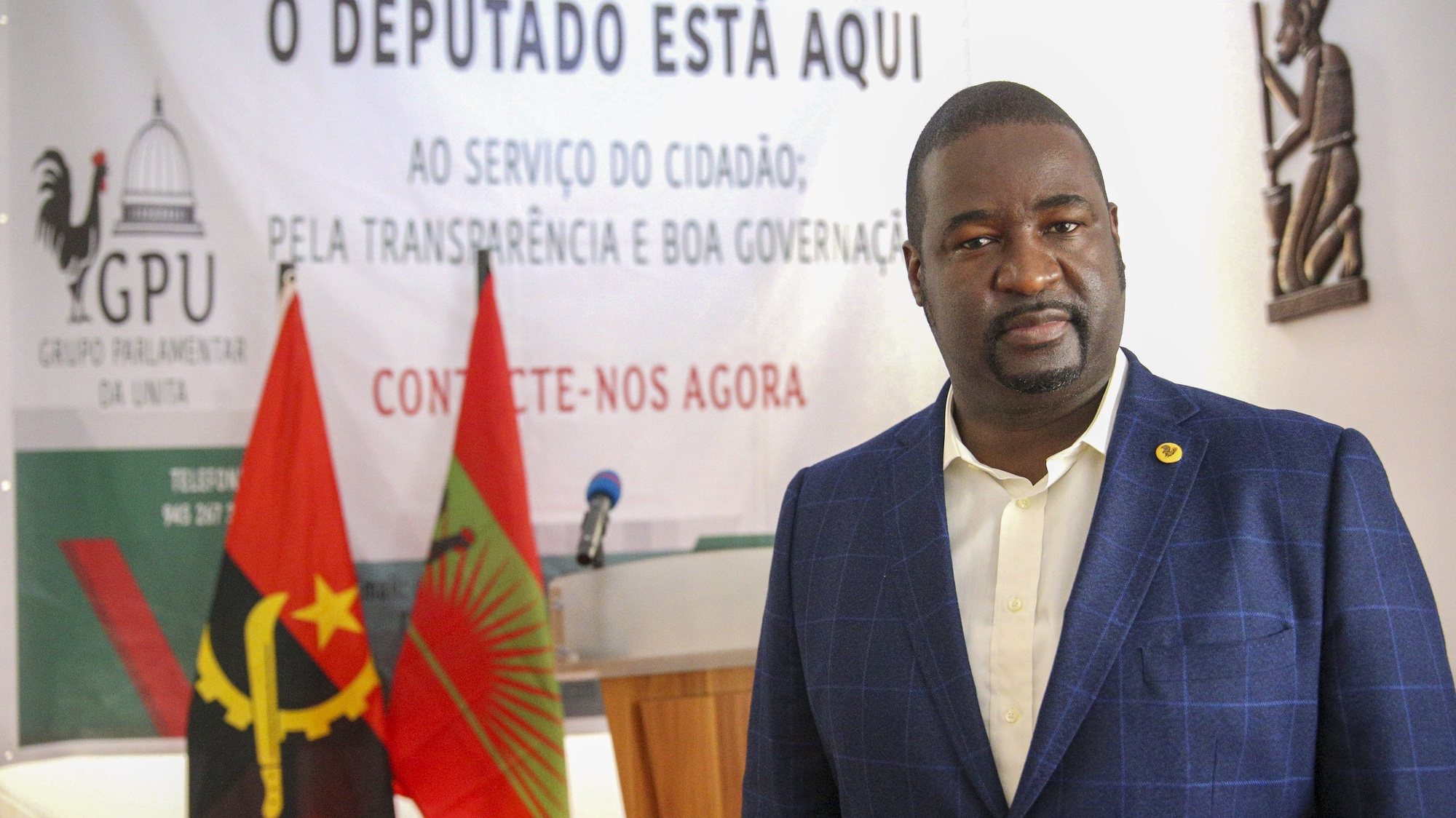 O líder parlamentar da UNITA, Liberty Chiyaka, durante uma conferência de imprensa em Luanda, Angola, 13 de janeiro de 2022. AMPE ROGÉRIO/LUSA