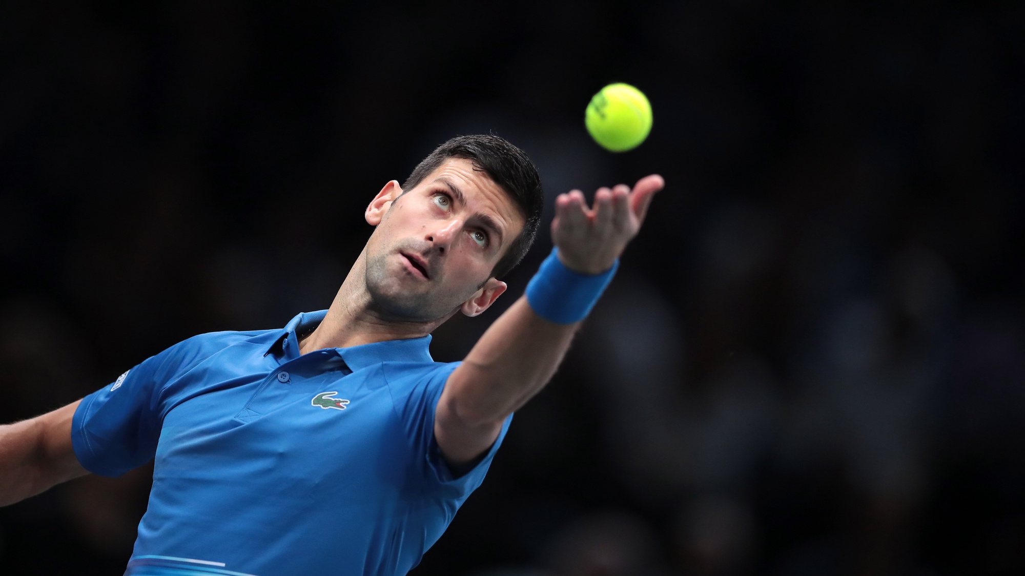 epa10290288 Novak Djokovic of Serbia in action against Holger Rune of Denmark during the final match at the Rolex Paris Masters 2022 Tennis Tournament in Paris, France, 06 November 2022.  EPA/CHRISTOPHE PETIT TESSON