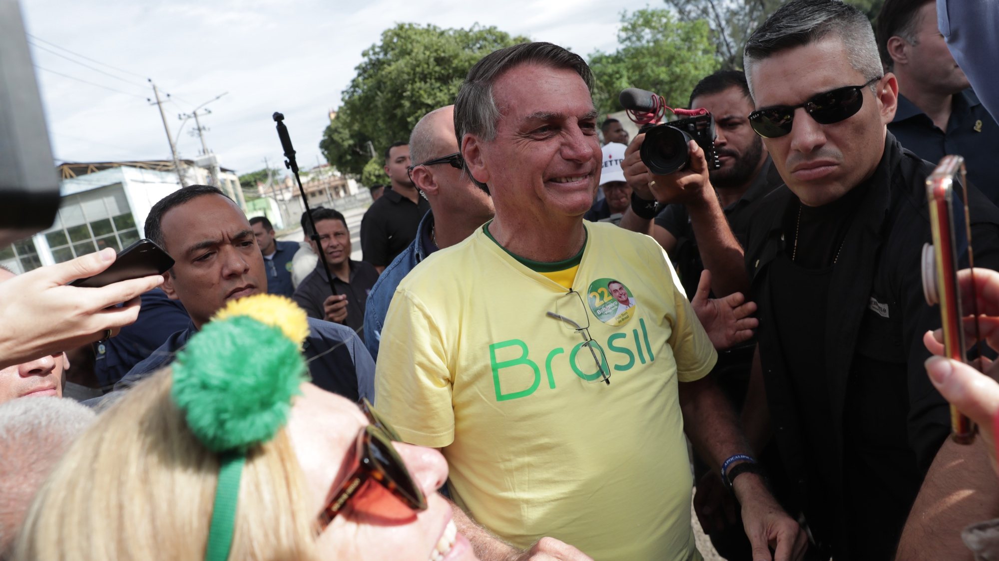 epa10274840 Brazilian president and candidate for re-election Jair Bolsonaro meets supporters as he arrives to vote at a polling station in Rio de Janeiro, Brazil, 30 October 2022.  EPA/ANDRE COELHO