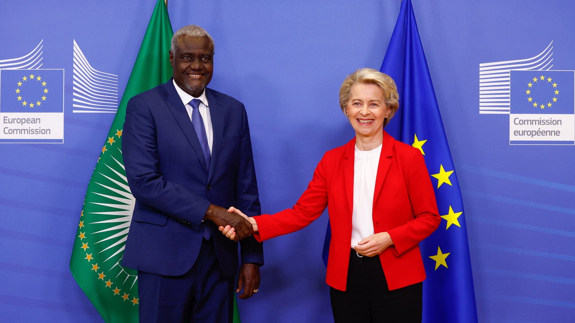 epa10334019 Chairperson of the African Union Commission Moussa Faki Mahamat is welcomed by European Commission President Ursula von der Leyen ahead of  the 11th Commission-to-Commission meeting between the European Union and the African Union at the European Commission in Brussels, Belgium, 28 November 2022.  EPA/STEPHANIE LECOCQ