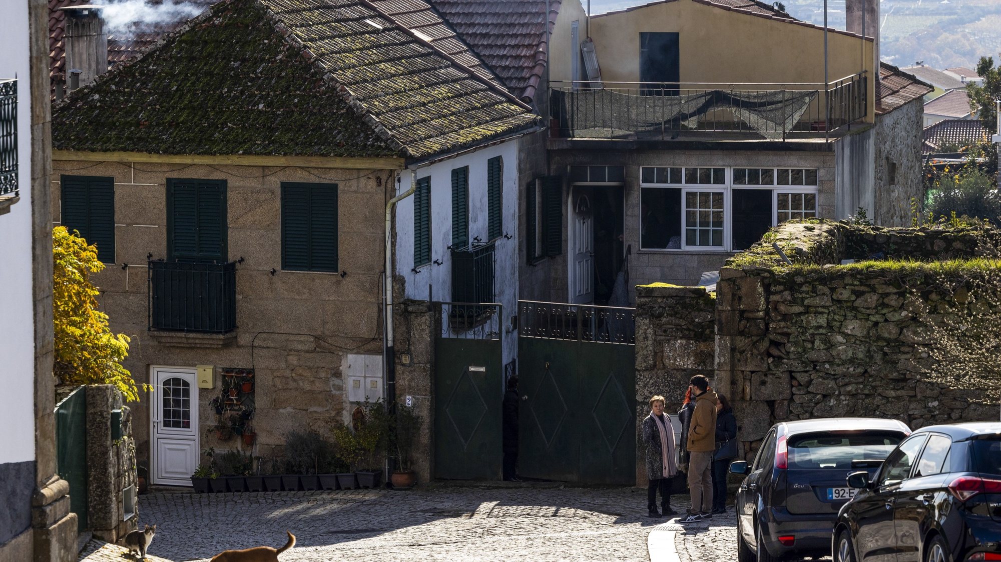 Habitação onde três pessoas morreram hoje na sequência de um incêndio numa habitação em Sabrosa, no distrito de Vila Real, 02 de dezembro de 2022. JOSÉ COELHO/LUSA